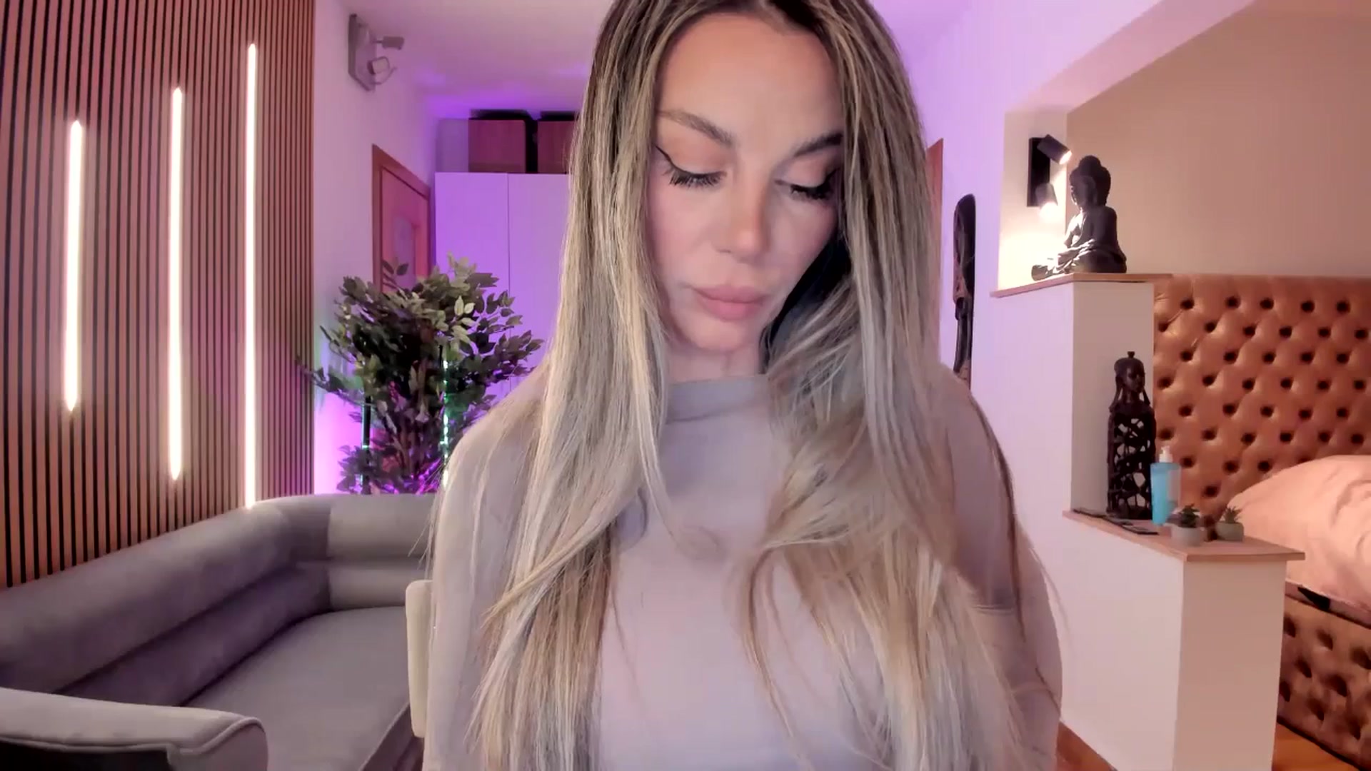 Gallery image thumbnail from Alesia_'s myfreecams stream on, 04/11/2026, 20:33 image 8 of 20