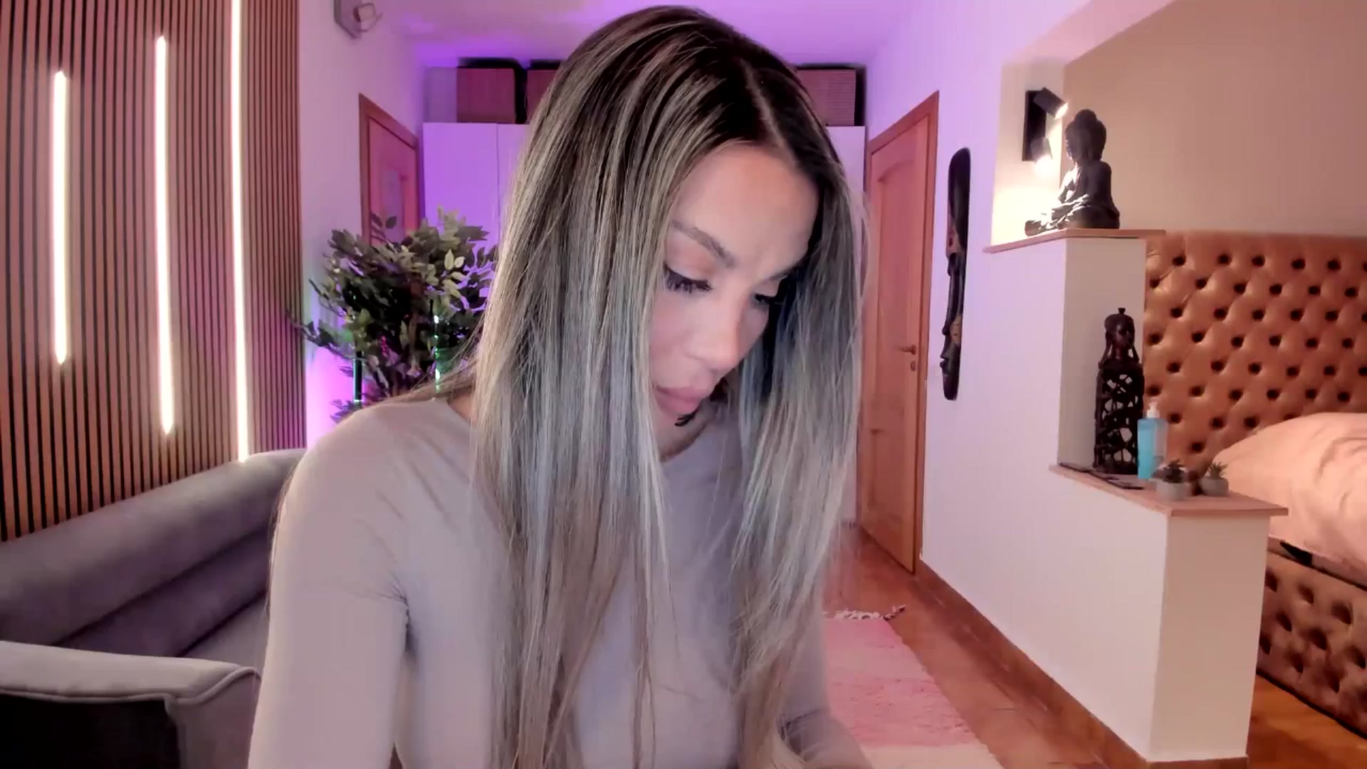 Gallery image thumbnail from Alesia_'s myfreecams stream on, 04/11/2026, 20:33 image 20 of 20