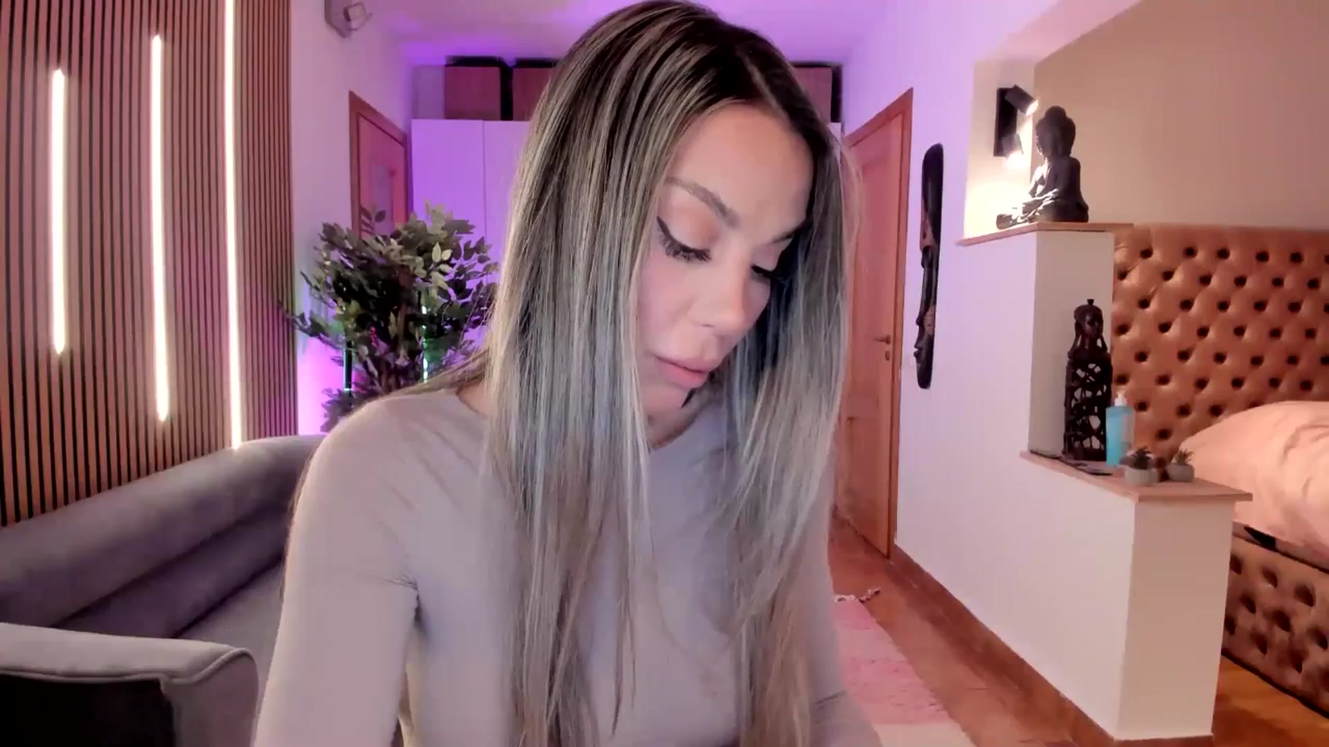 Gallery image thumbnail from Alesia_'s myfreecams stream on, 04/11/2026, 20:33 image 19 of 20