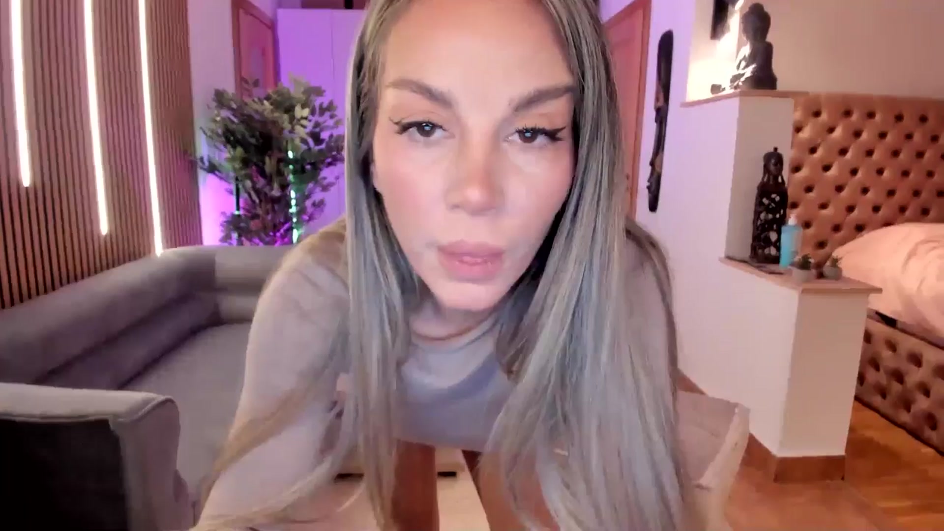 Gallery image thumbnail from Alesia_'s myfreecams stream on, 04/11/2026, 22:10 image 4 of 20