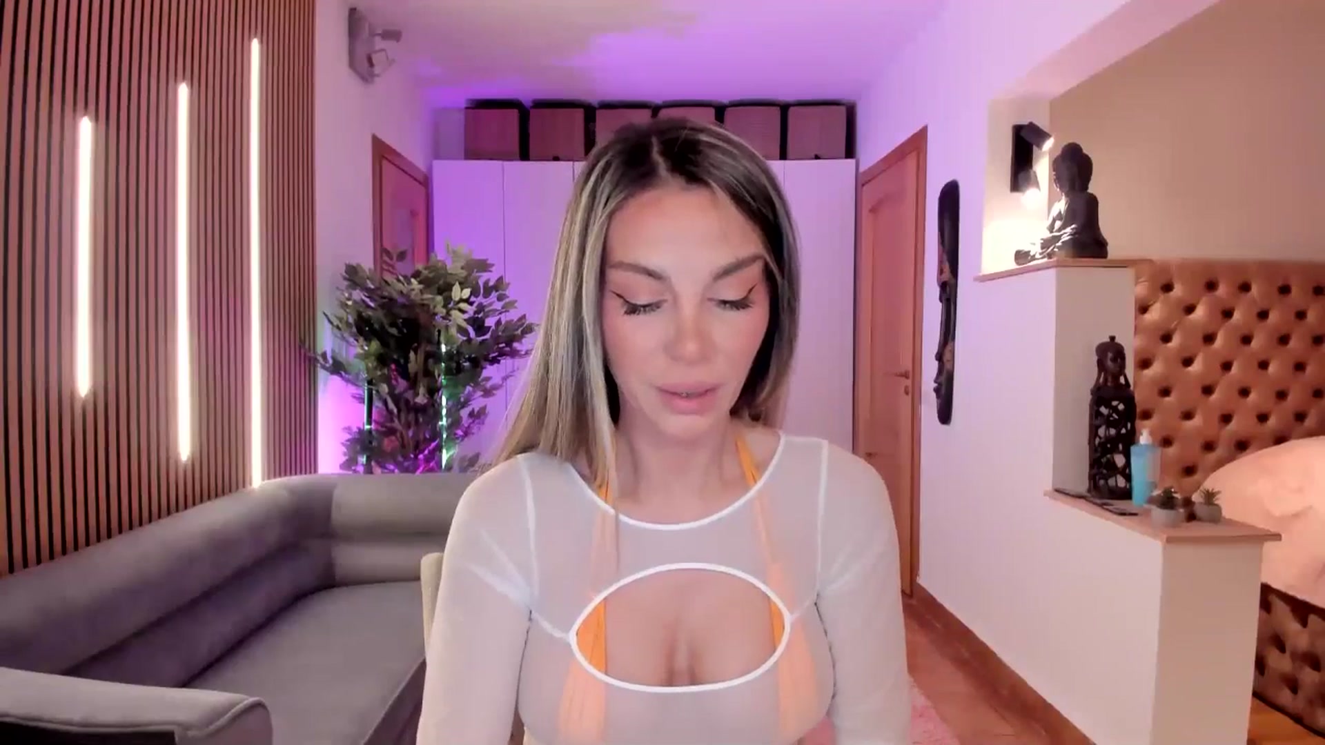 Gallery image thumbnail from Alesia_'s myfreecams stream on, 04/13/2026, 22:42 image 12 of 20