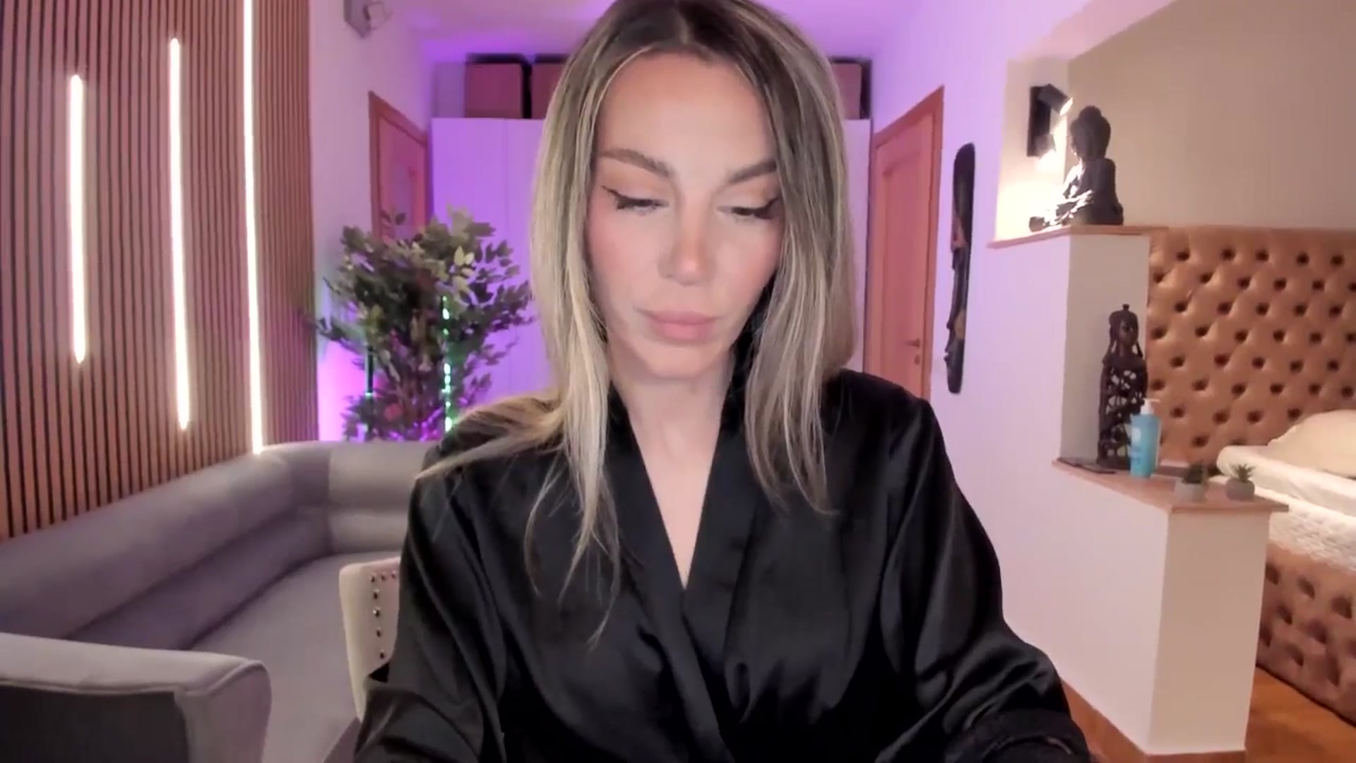 Gallery image thumbnail from Alesia_'s myfreecams stream on, 04/23/2026, 21:20 image 4 of 20