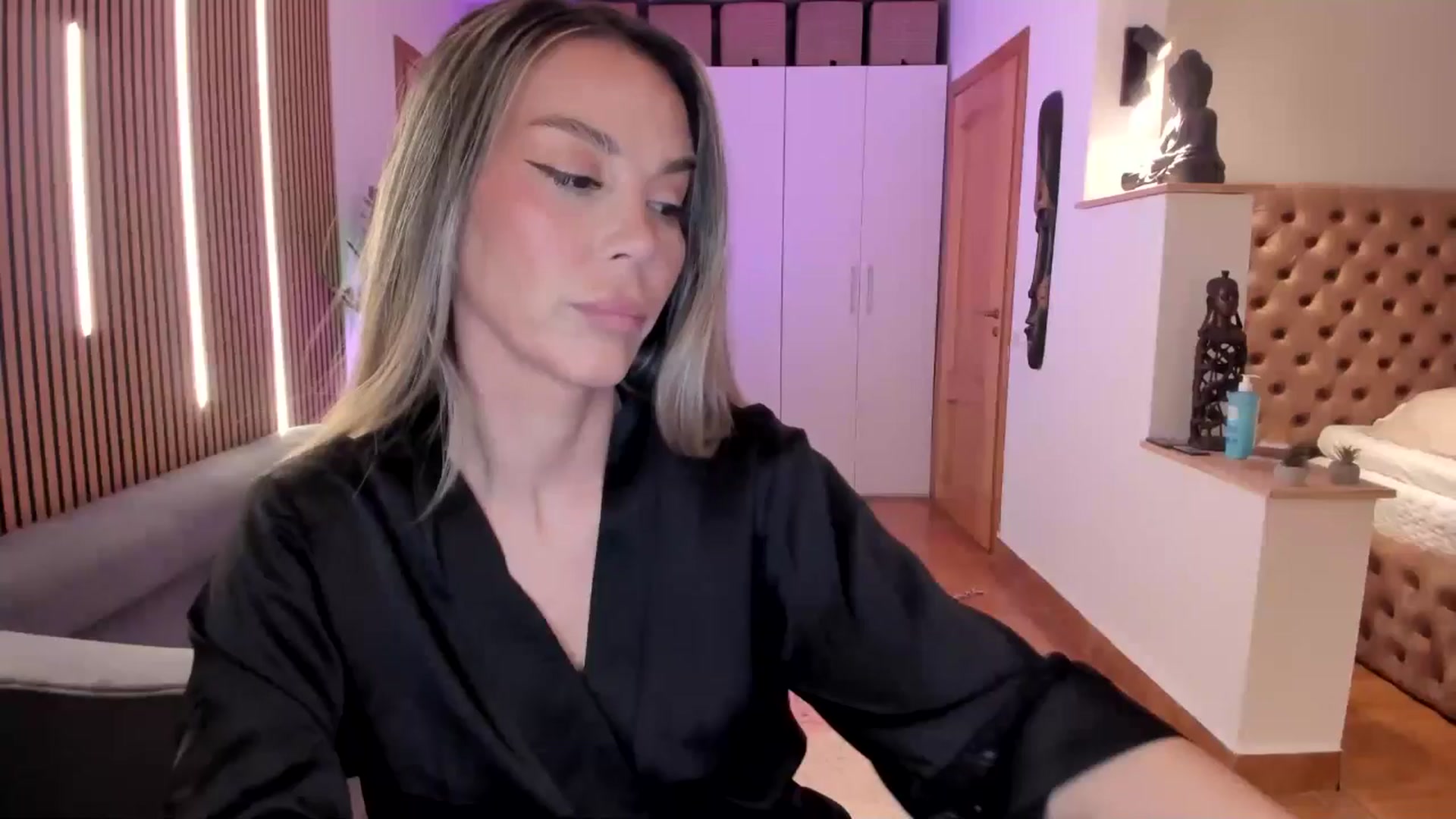 Gallery image thumbnail from Alesia_'s myfreecams stream on, 04/23/2026, 23:10 image 1 of 20