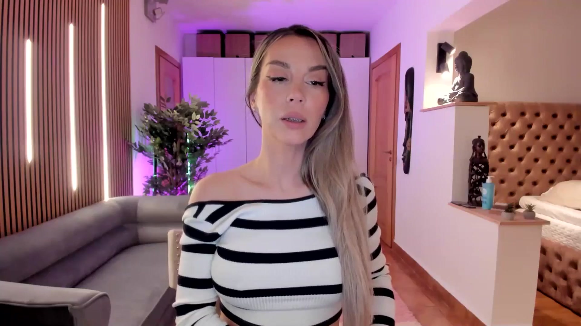 Gallery image thumbnail from Alesia_'s myfreecams stream on, 04/23/2026, 23:10 image 20 of 20