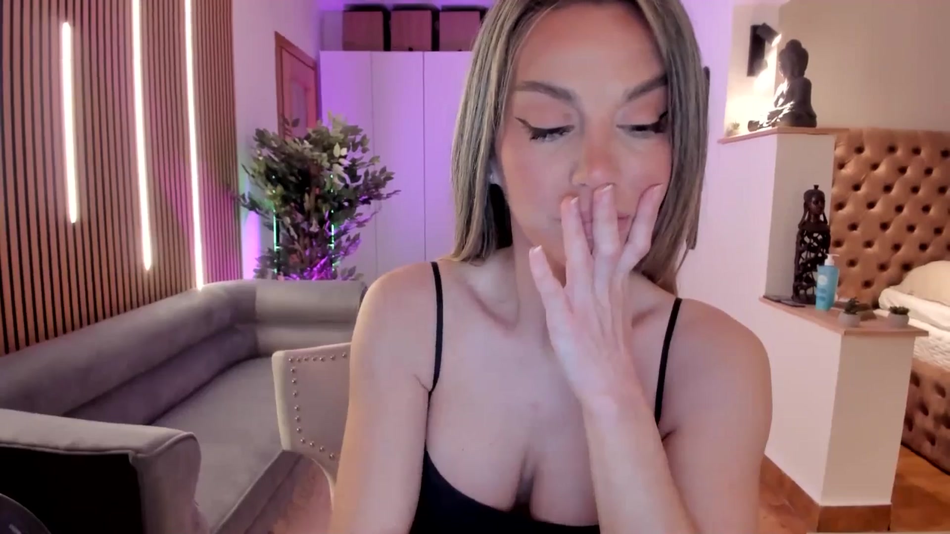 Gallery image thumbnail from Alesia_'s myfreecams stream on, 04/26/2026, 23:18 image 17 of 20