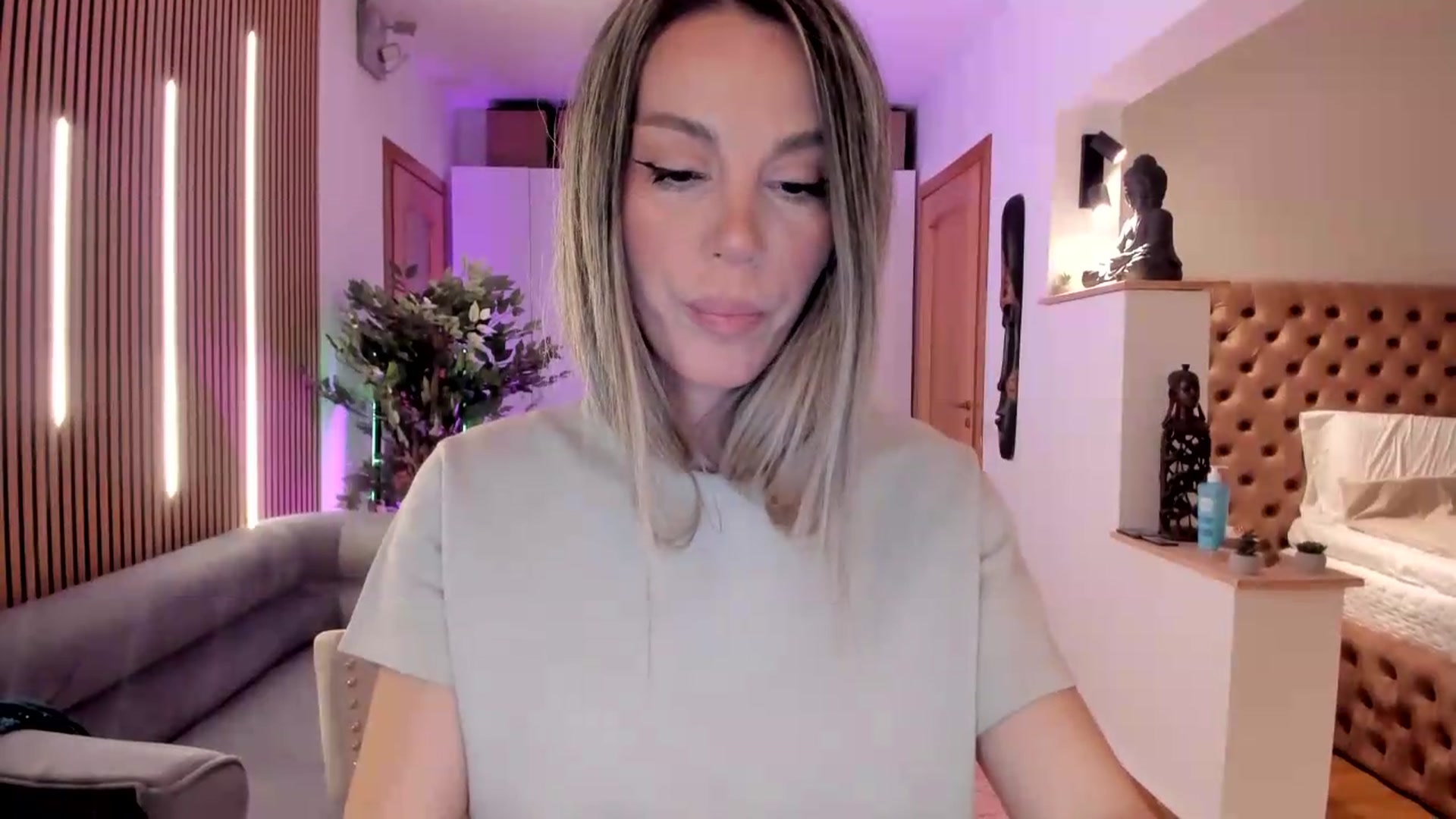 Gallery image thumbnail from Alesia_'s myfreecams stream on, 04/29/2026, 22:42 image 11 of 20