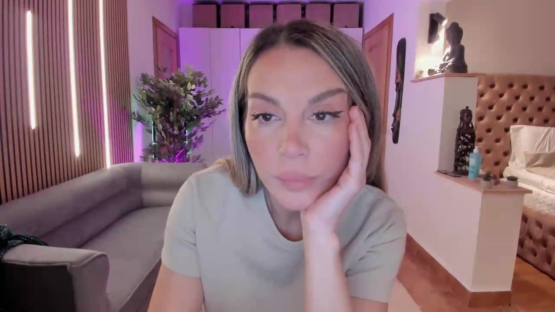 Gallery image thumbnail from Alesia_'s myfreecams stream on, 04/29/2026, 23:53 image 7 of 20