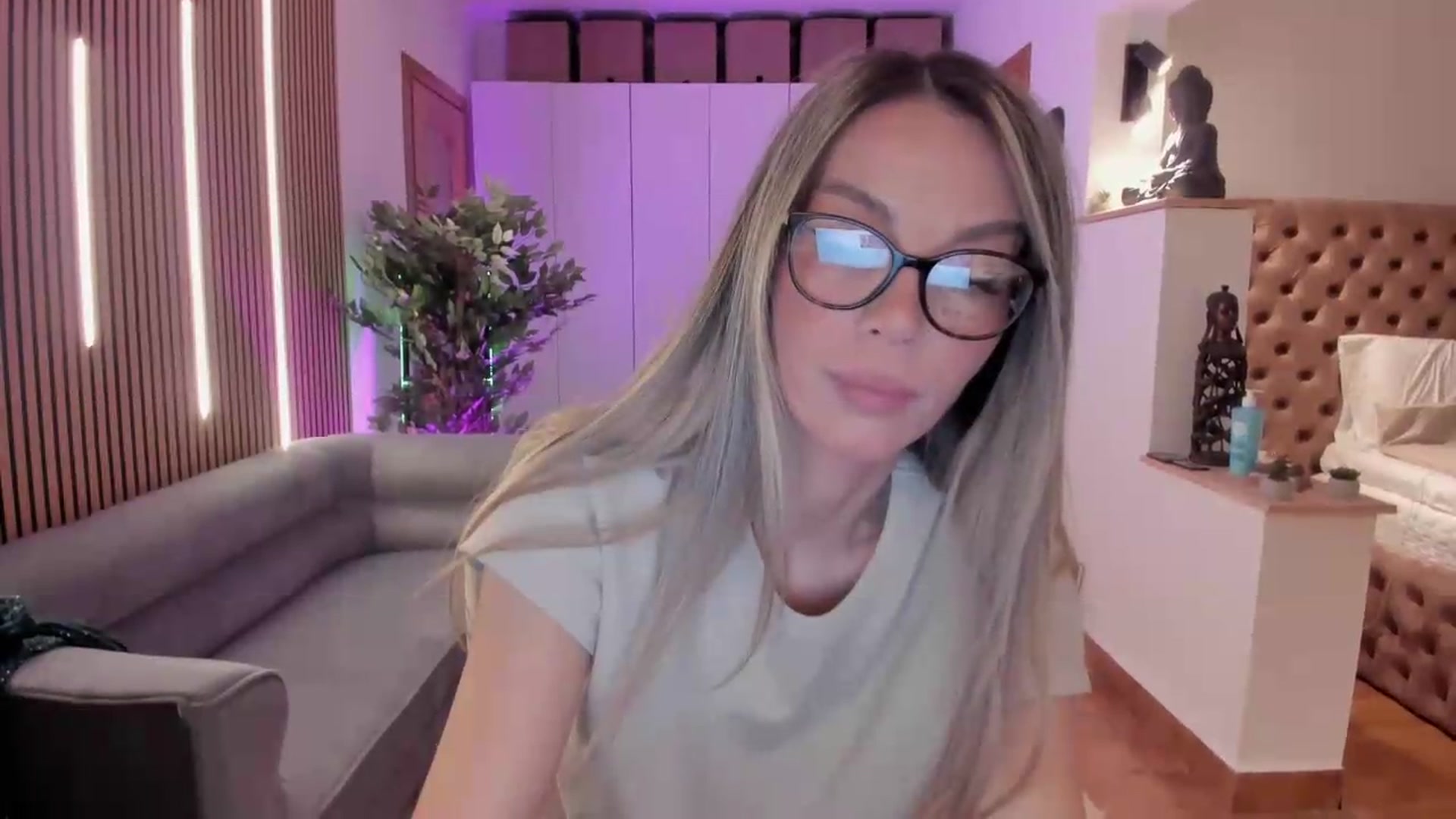 Gallery image thumbnail from Alesia_'s myfreecams stream on, 04/29/2026, 23:53 image 8 of 20