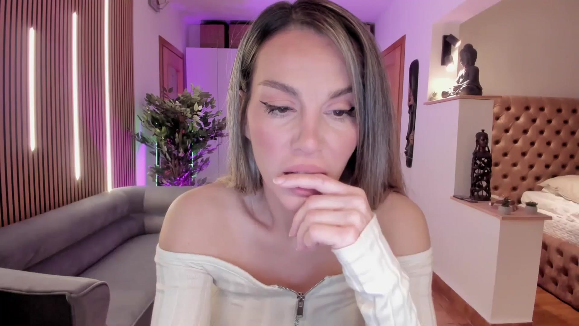 Gallery image thumbnail from Alesia_'s myfreecams stream on, 05/02/2026, 24:03 image 15 of 20