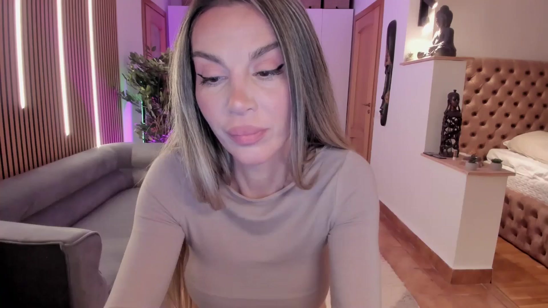Gallery image thumbnail from Alesia_'s myfreecams stream on, 05/02/2026, 23:52 image 12 of 20