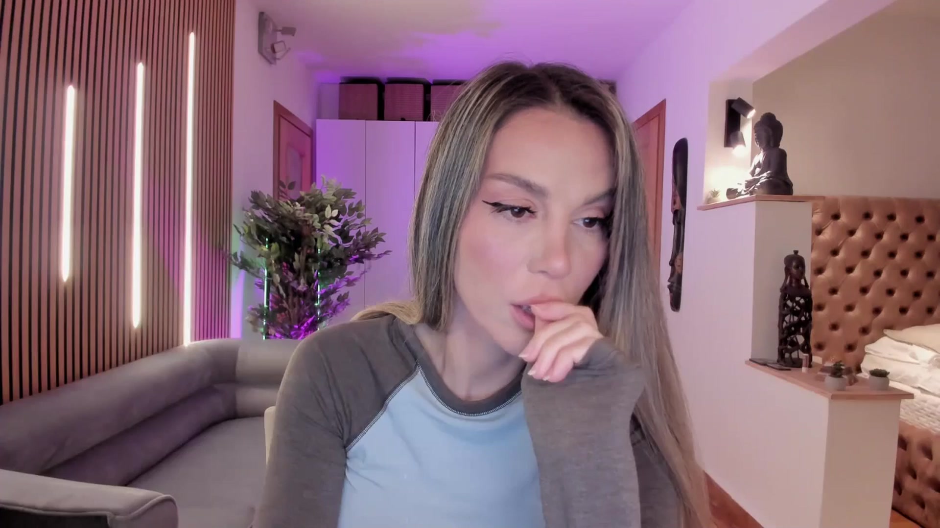 Gallery image thumbnail from Alesia_'s myfreecams stream on, 05/04/2026, 23:33 image 4 of 20
