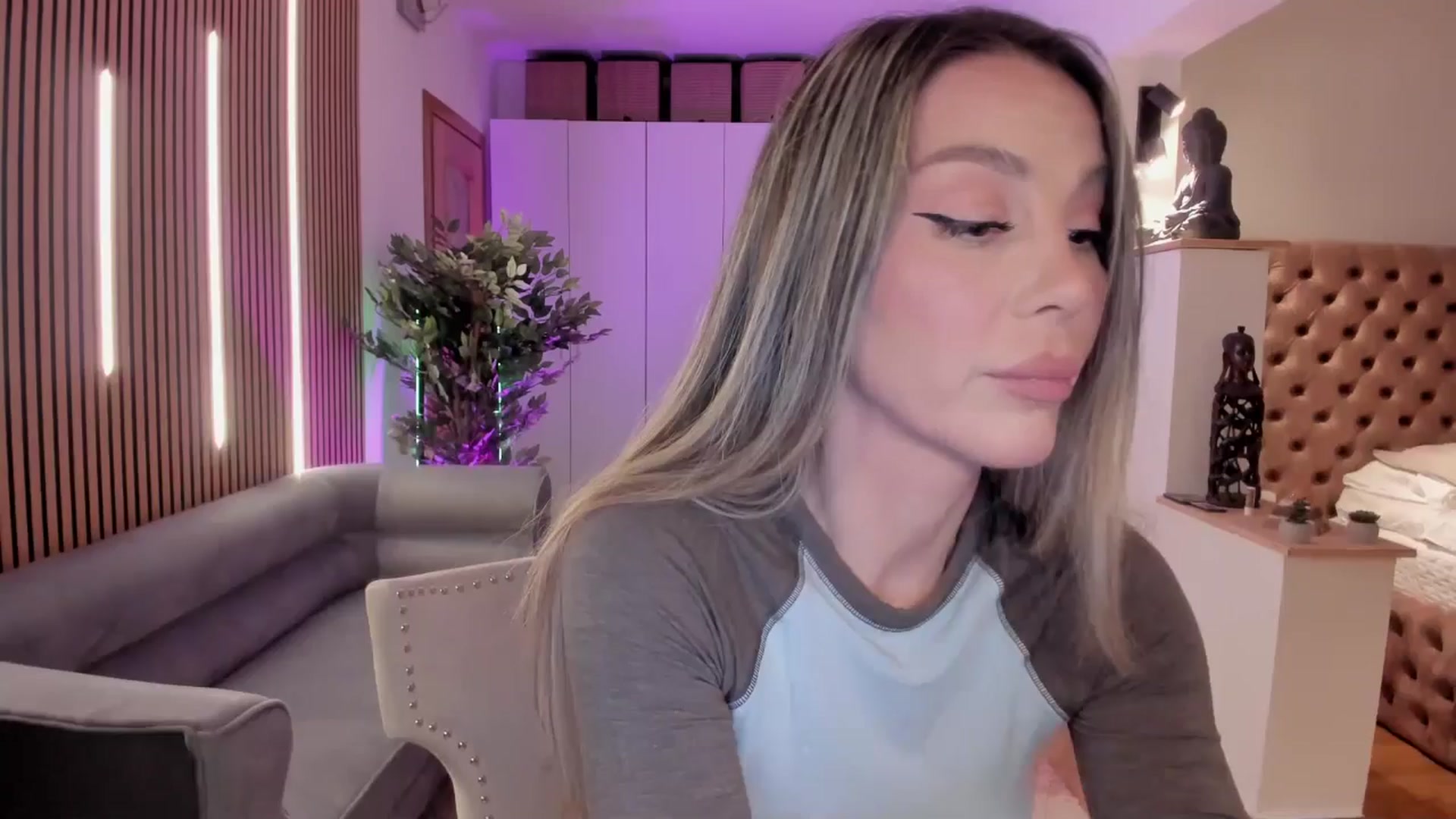 Gallery image thumbnail from Alesia_'s myfreecams stream on, 05/04/2026, 23:33 image 7 of 20