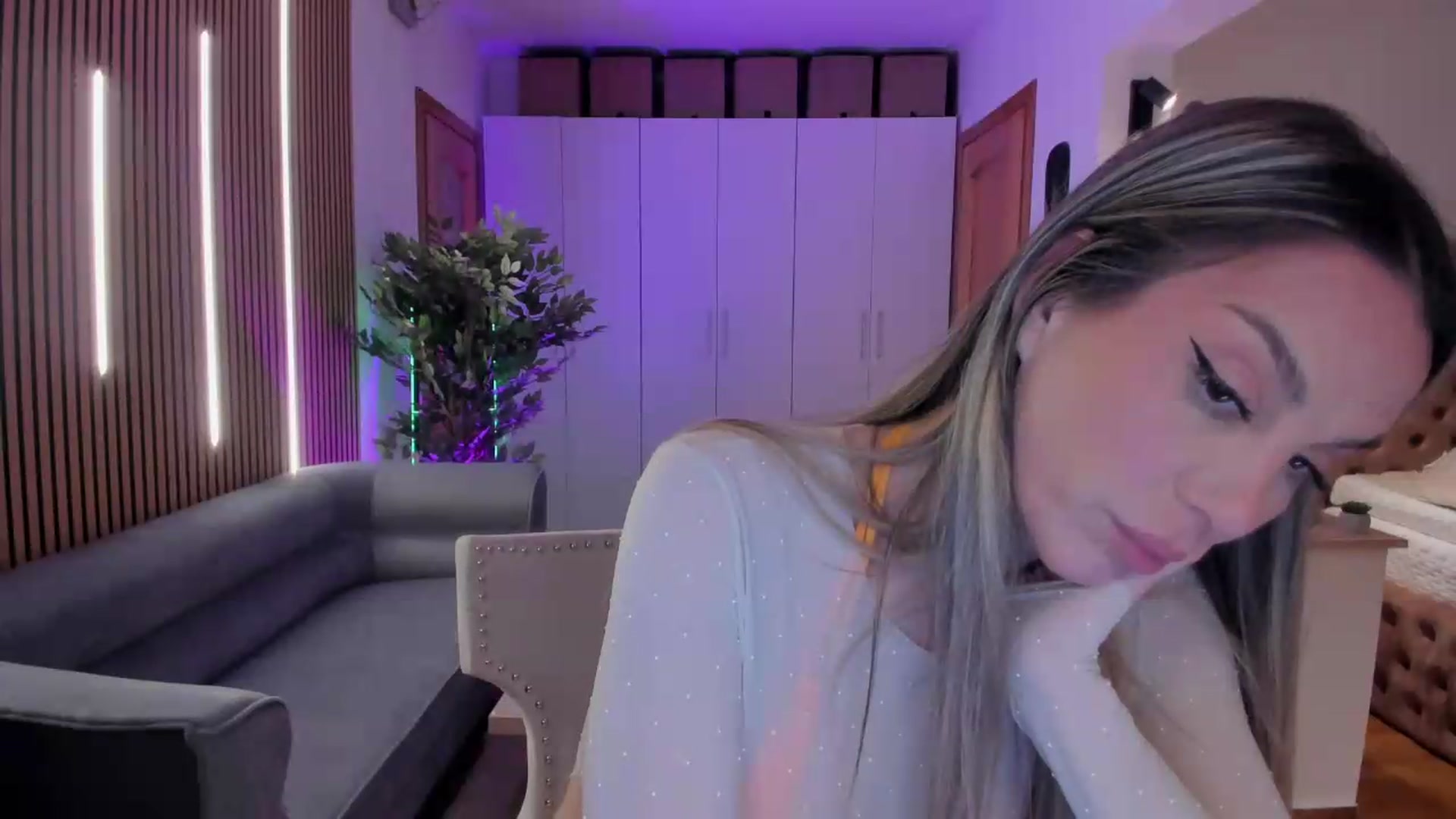 Gallery image thumbnail from Alesia_'s myfreecams stream on, 05/06/2026, 23:14 image 15 of 20