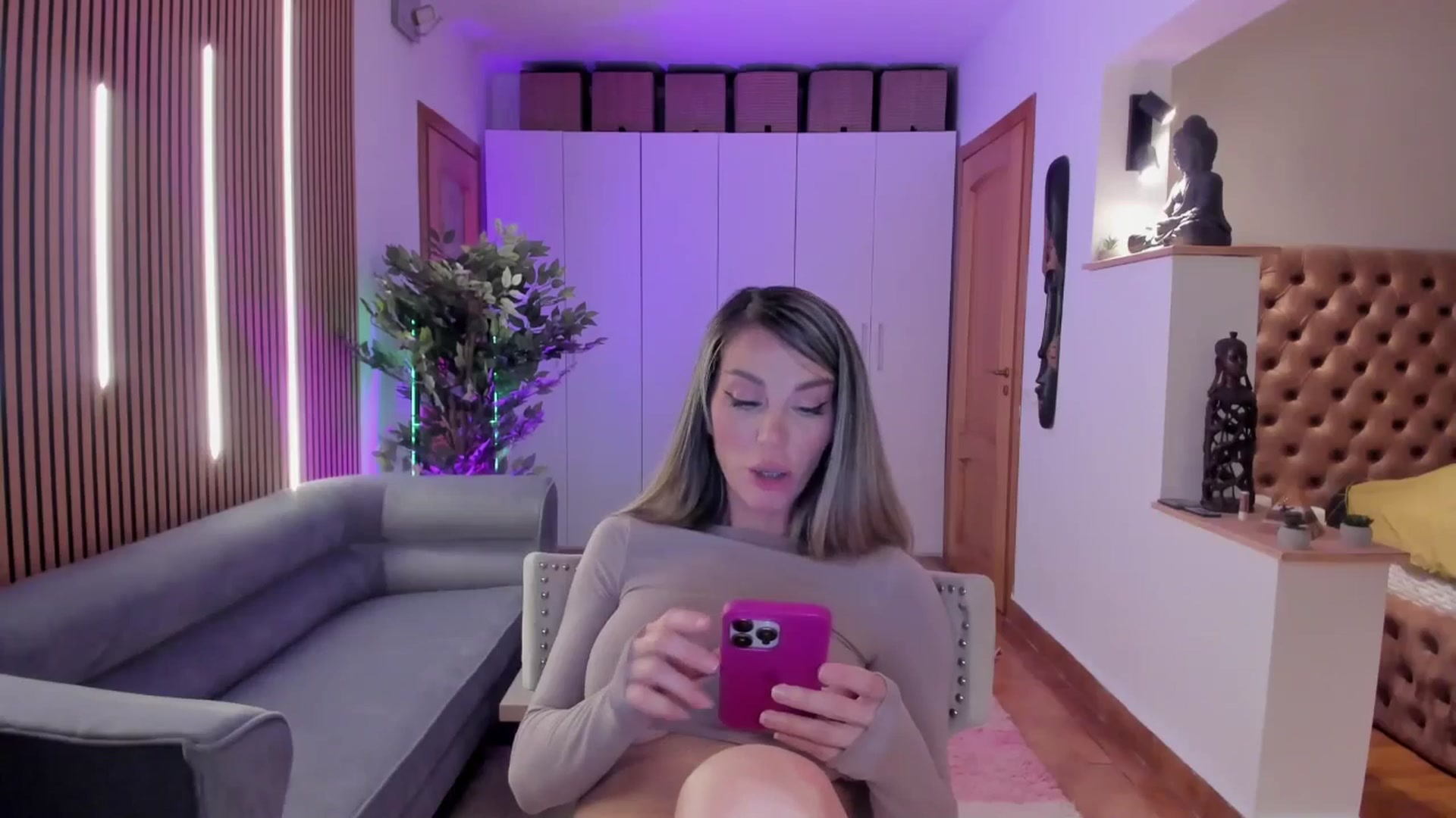 Gallery image thumbnail from Alesia_'s myfreecams stream on, 05/08/2026, 23:39 image 6 of 20