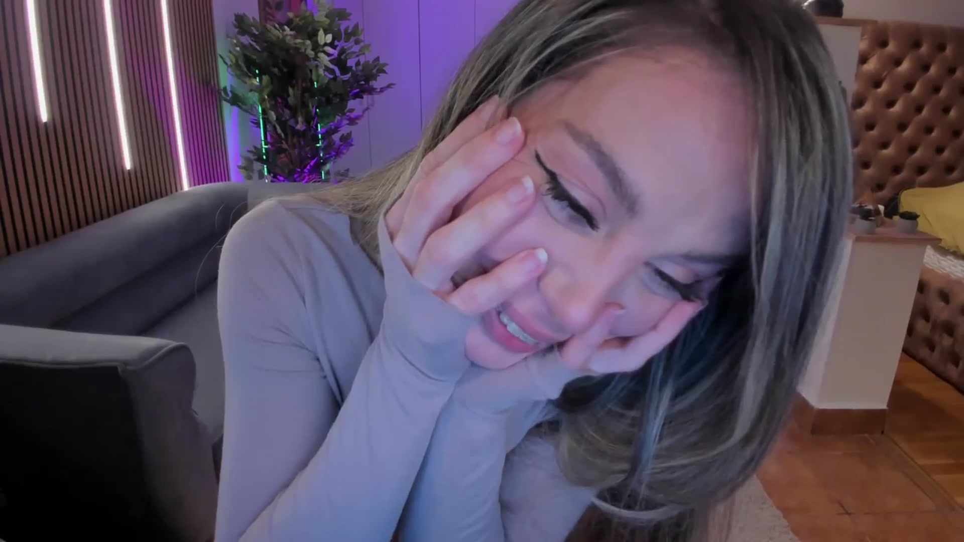 Gallery image thumbnail from Alesia_'s myfreecams stream on, 05/08/2026, 23:39 image 13 of 20