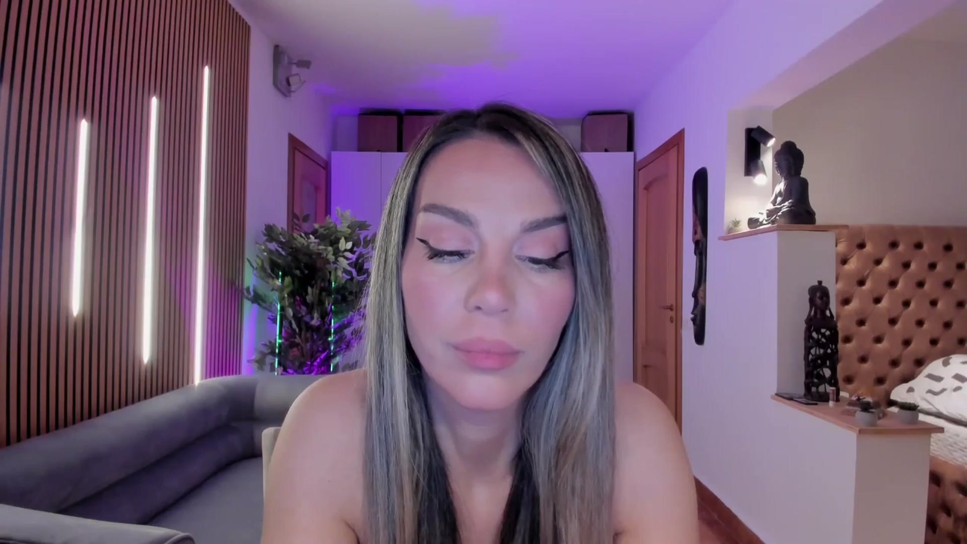 Gallery image thumbnail from Alesia_'s myfreecams stream on, 05/10/2026, 24:04 image 18 of 20