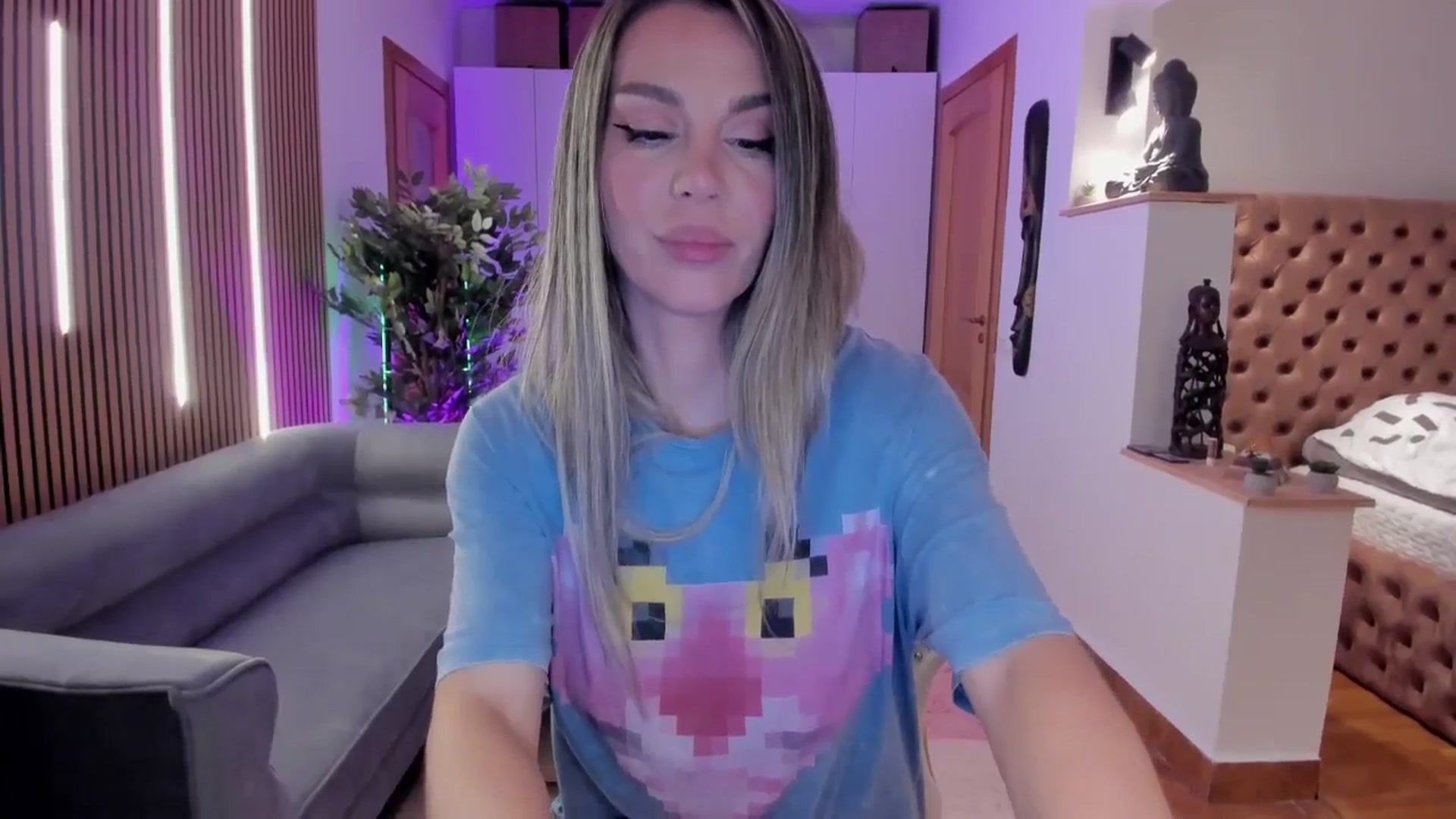 Gallery image thumbnail from Alesia_'s myfreecams stream on, 05/10/2026, 24:16 image 5 of 20