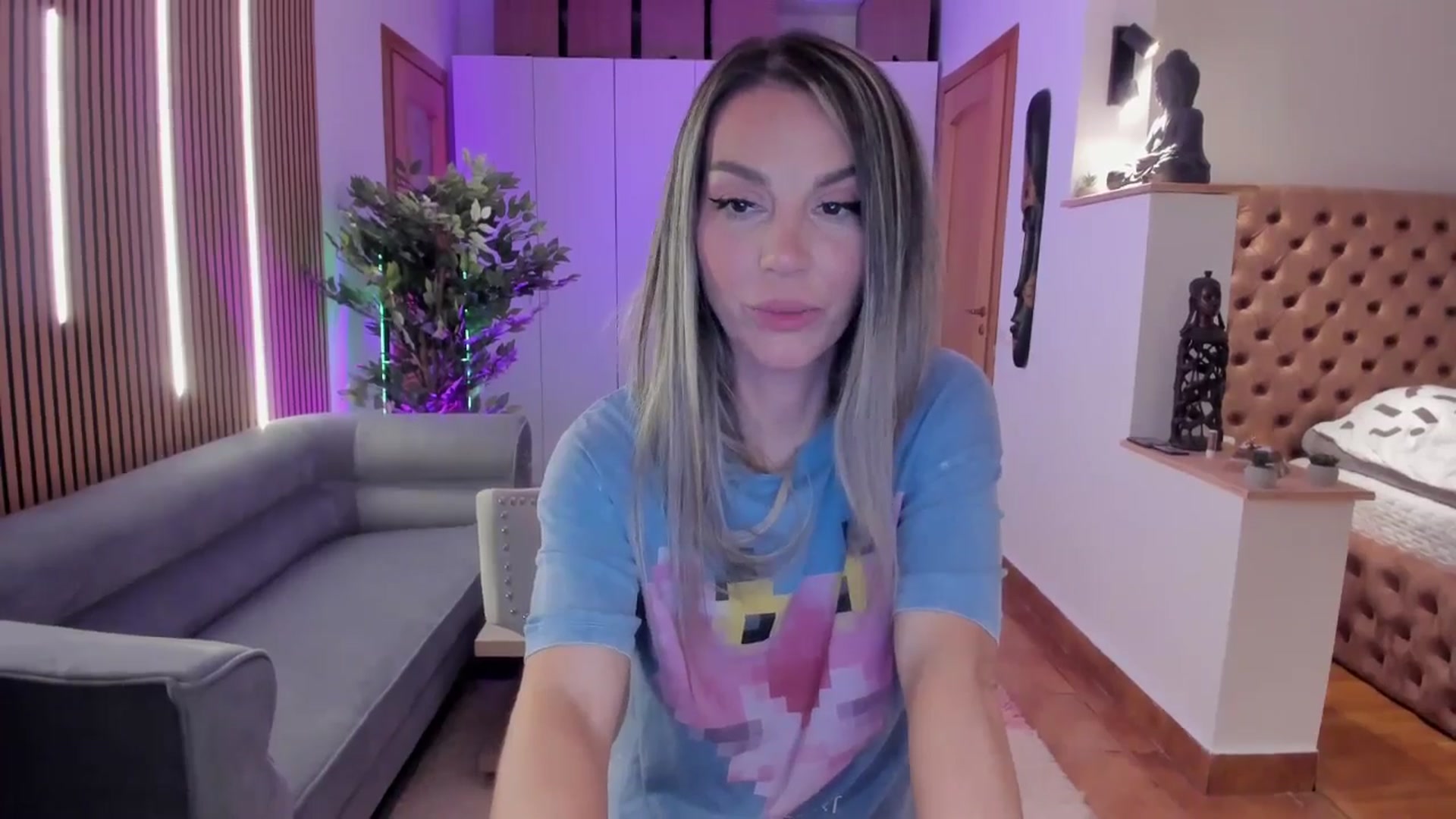 Gallery image thumbnail from Alesia_'s myfreecams stream on, 05/10/2026, 24:16 image 3 of 20