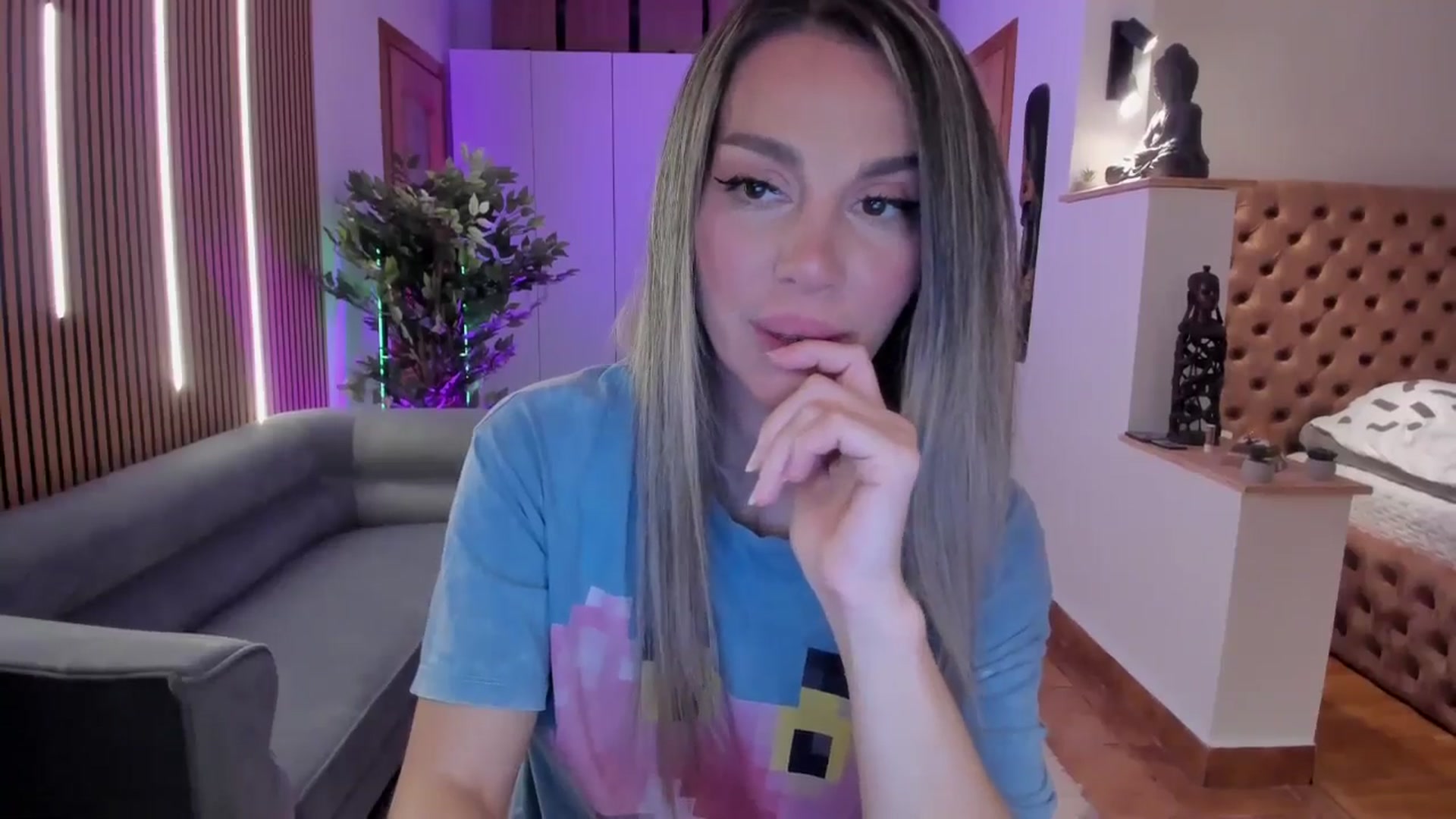 Gallery image thumbnail from Alesia_'s myfreecams stream on, 05/10/2026, 24:16 image 14 of 20
