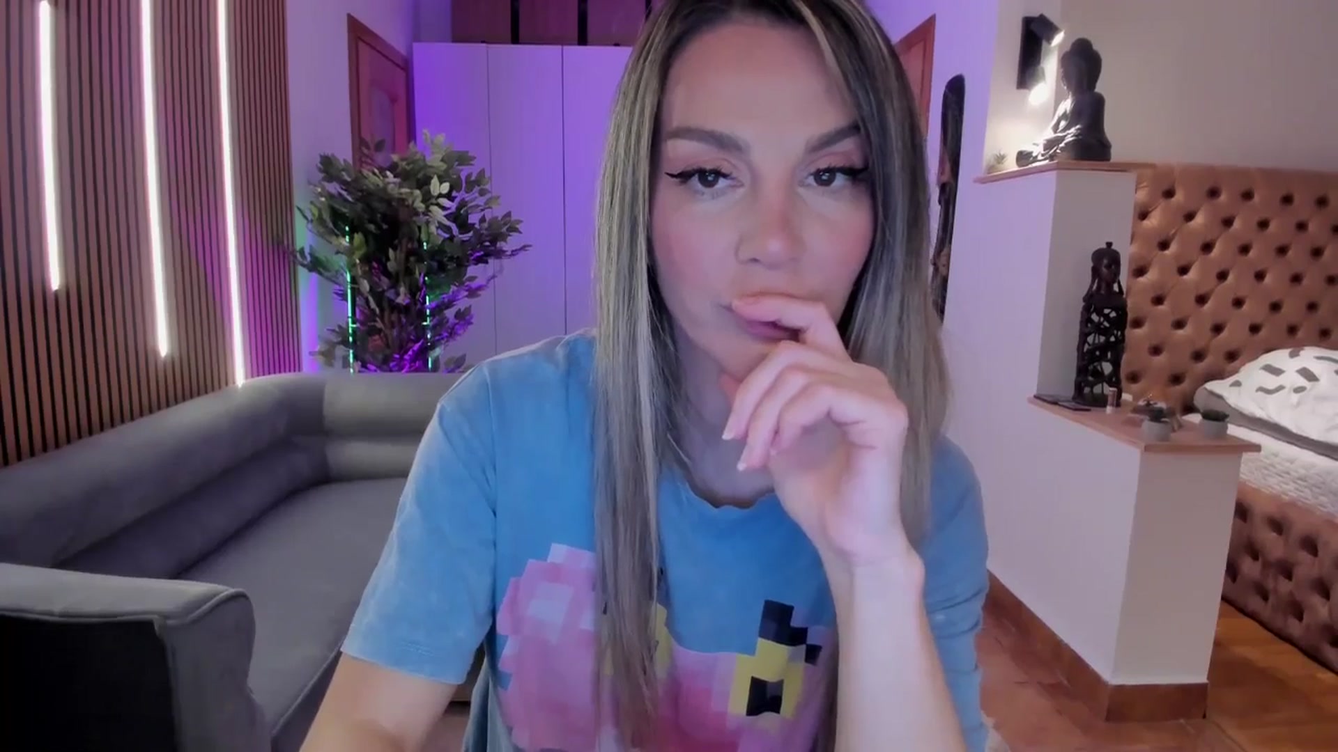 Gallery image thumbnail from Alesia_'s myfreecams stream on, 05/10/2026, 24:16 image 18 of 20