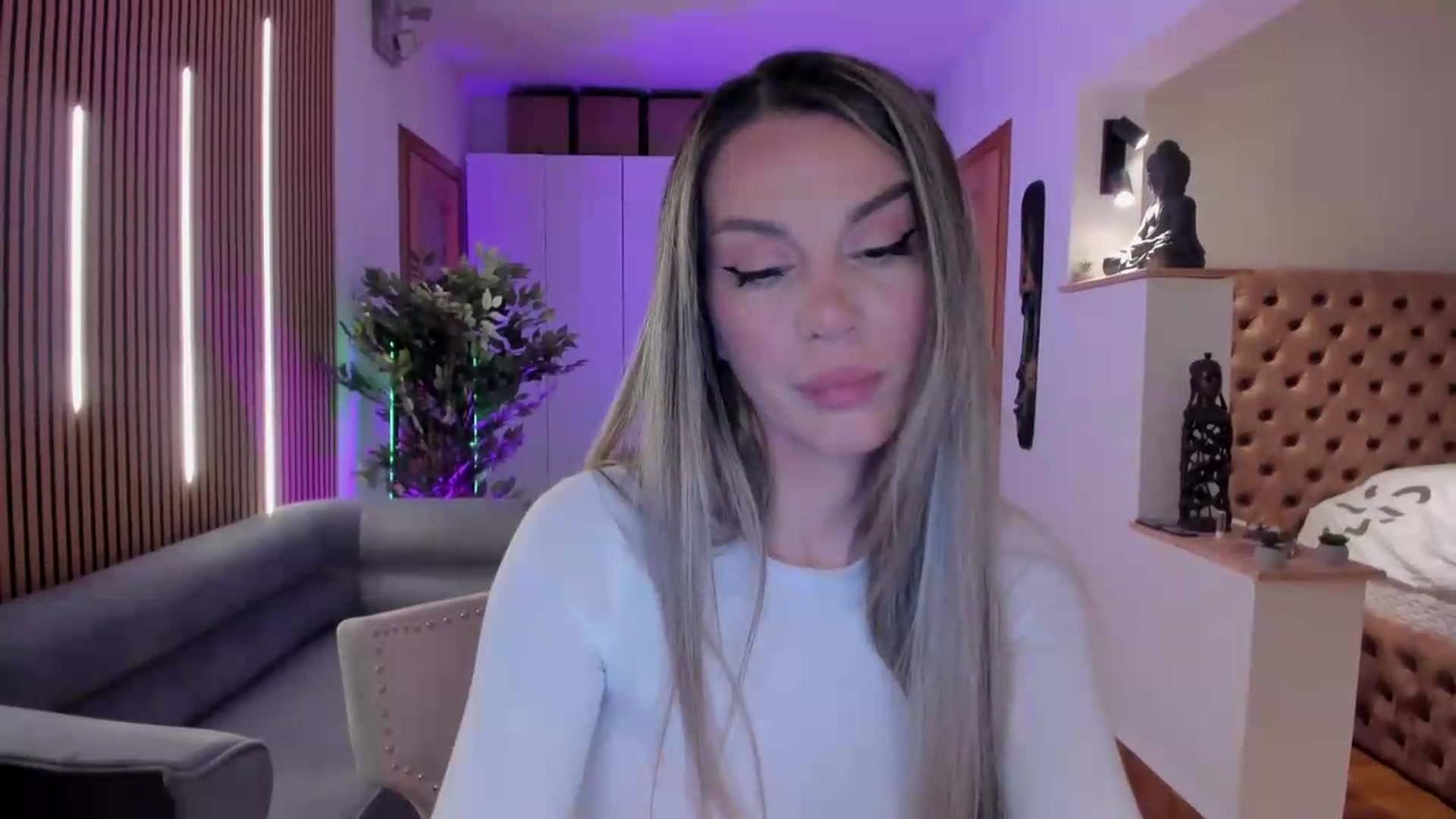 Gallery image thumbnail from Alesia_'s myfreecams stream on, 05/10/2026, 23:41 image 17 of 20