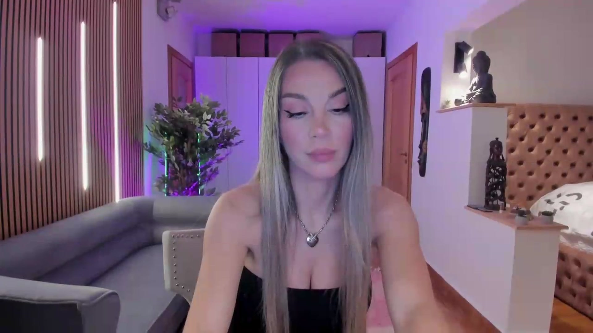 Gallery image thumbnail from Alesia_'s myfreecams stream on, 05/13/2026, 24:11 image 3 of 20