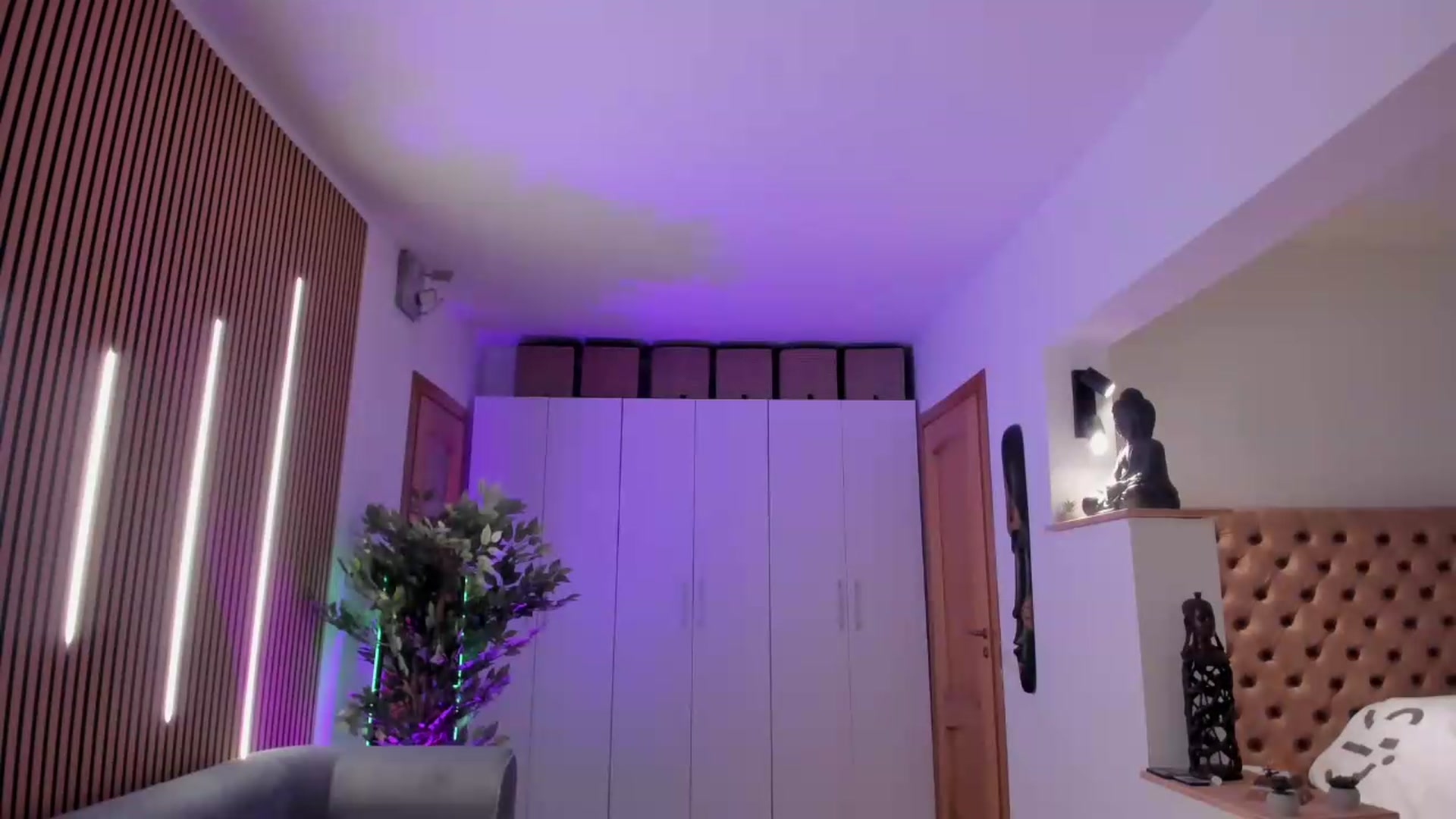 Gallery image thumbnail from Alesia_'s myfreecams stream on, 05/15/2026, 23:04 image 3 of 20