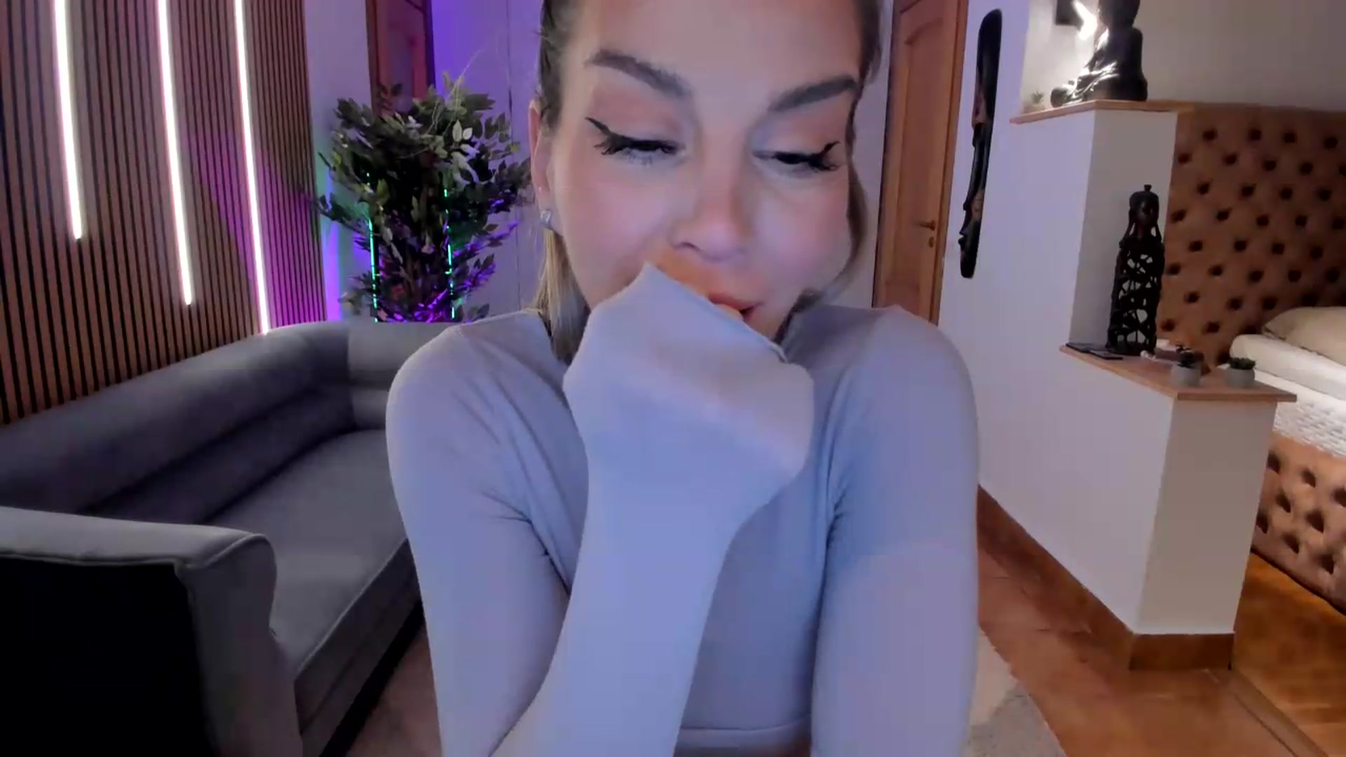 Gallery image thumbnail from Alesia_'s myfreecams stream on, 05/19/2026, 23:55 image 11 of 20