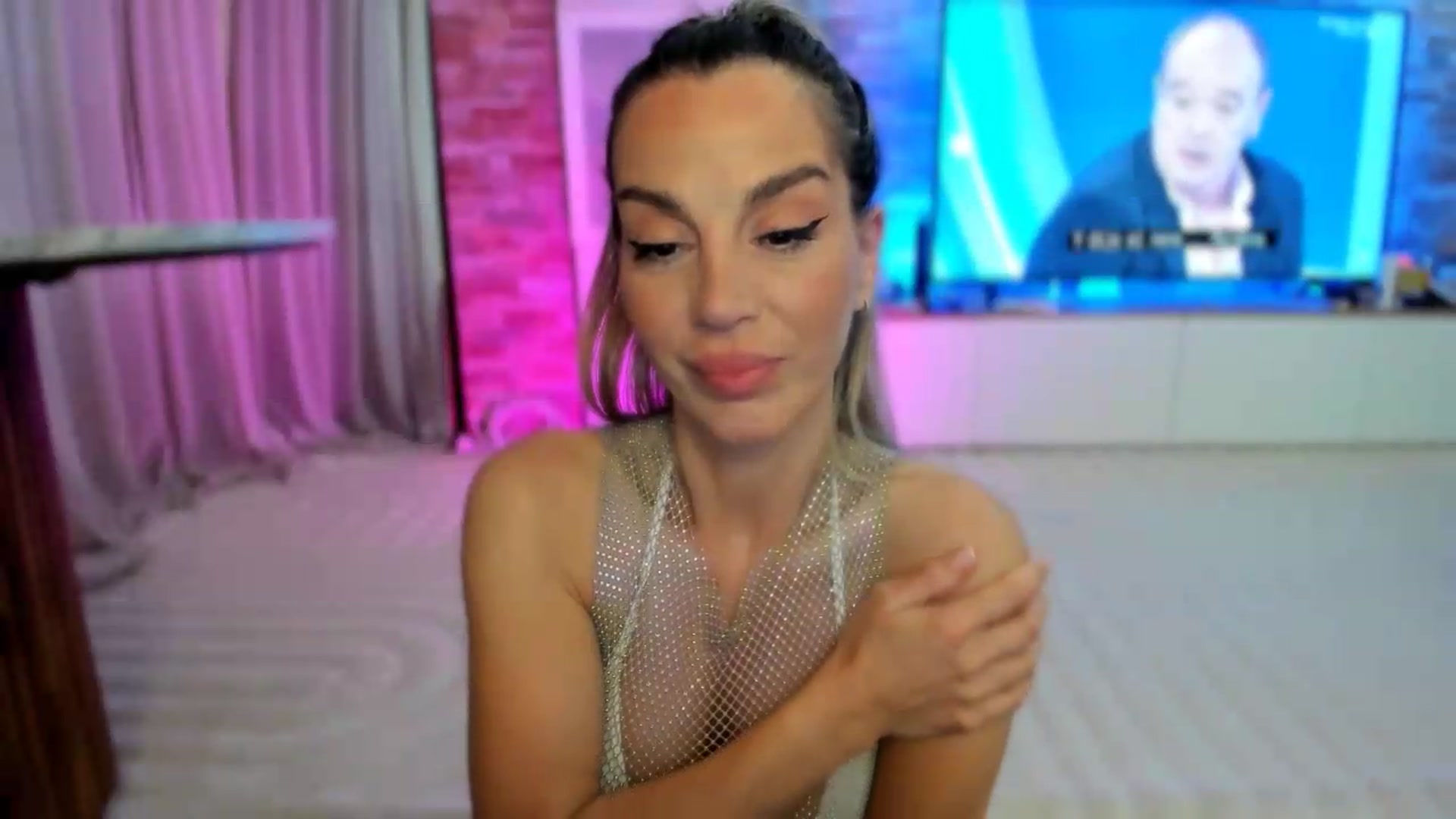 Gallery image thumbnail from Alesia_'s myfreecams stream on, 06/07/2026, 24:13 image 4 of 20