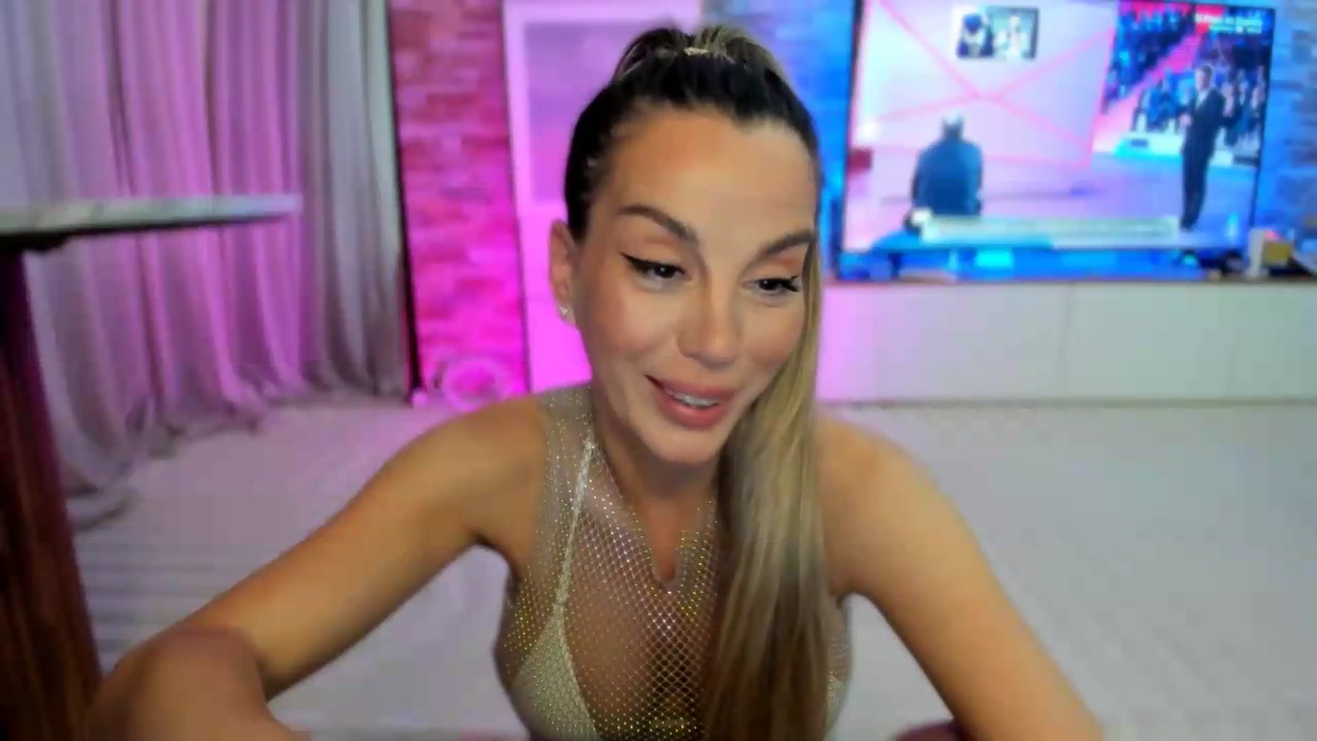 Gallery image thumbnail from Alesia_'s myfreecams stream on, 06/07/2026, 24:13 image 16 of 20