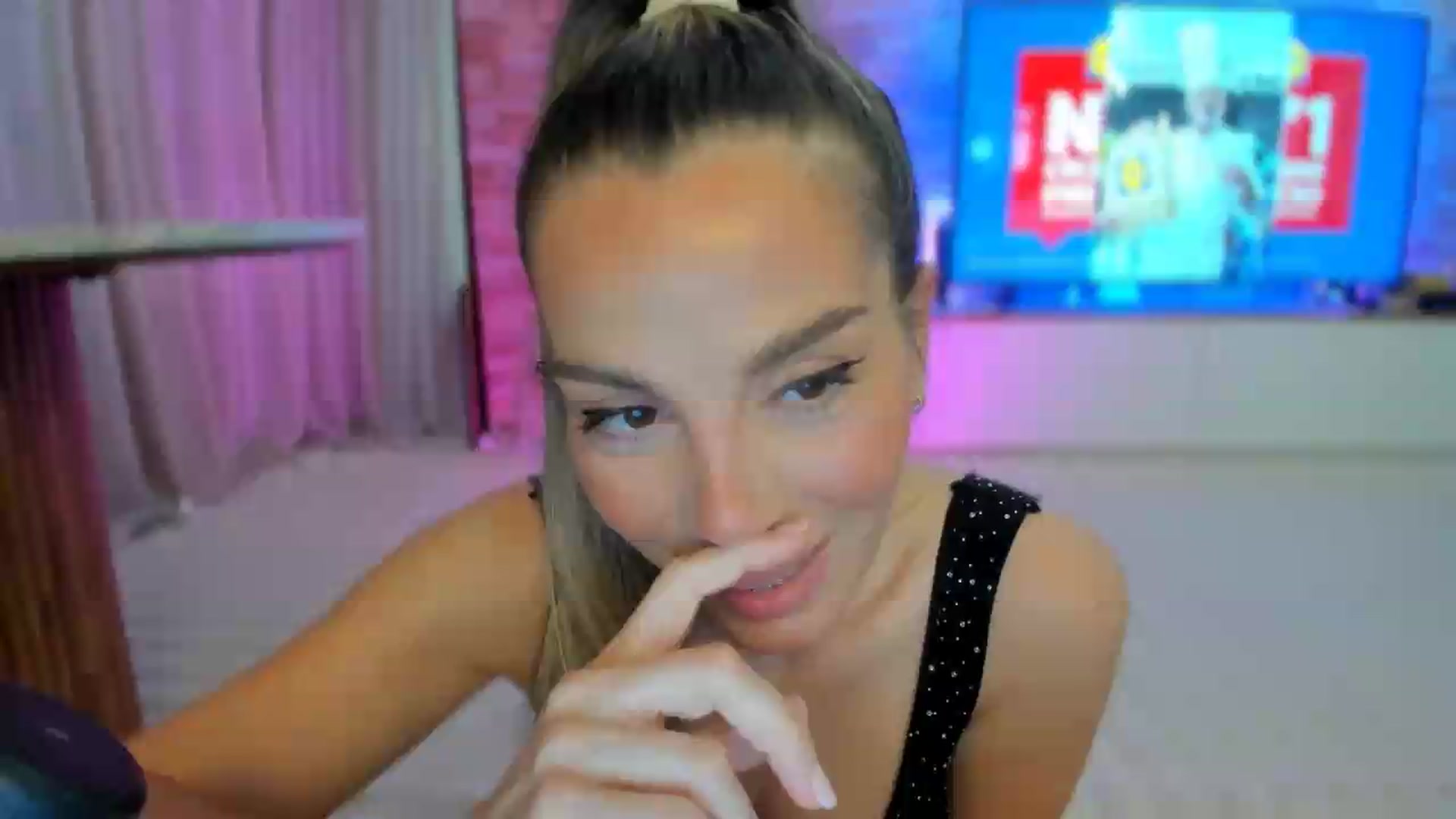 Gallery image thumbnail from Alesia_'s myfreecams stream on, 06/07/2026, 22:41 image 3 of 20