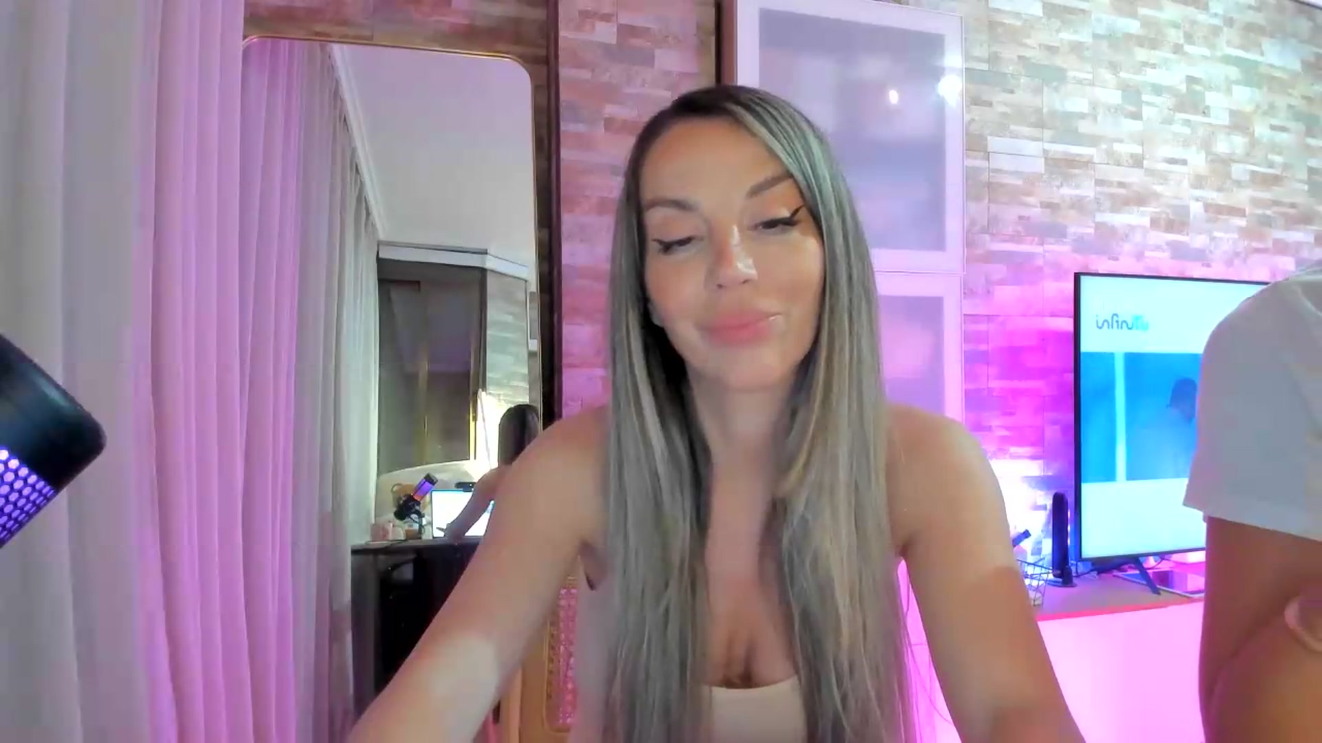 Gallery image thumbnail from Alesia_'s myfreecams stream on, 06/14/2026, 24:20 image 10 of 20