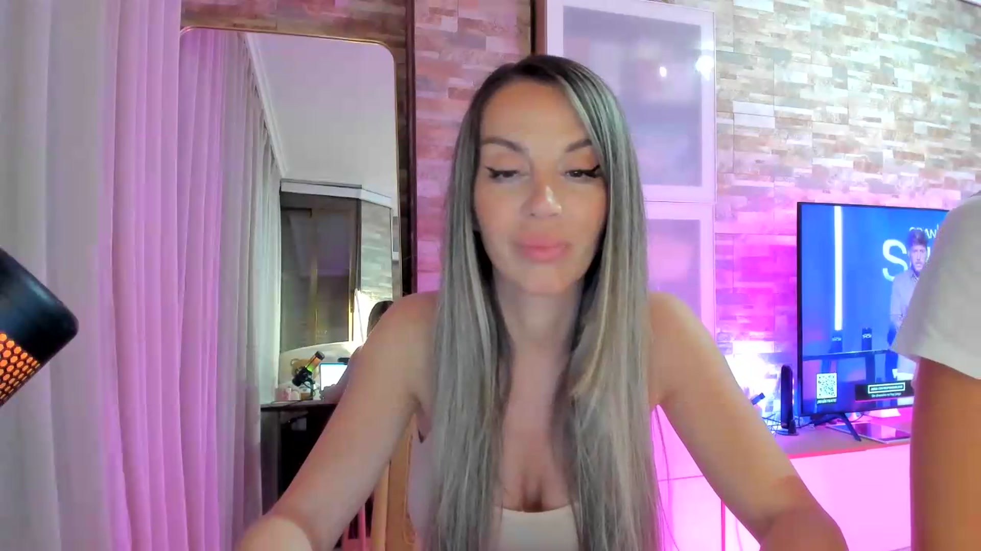 Gallery image thumbnail from Alesia_'s myfreecams stream on, 06/14/2026, 24:20 image 11 of 20