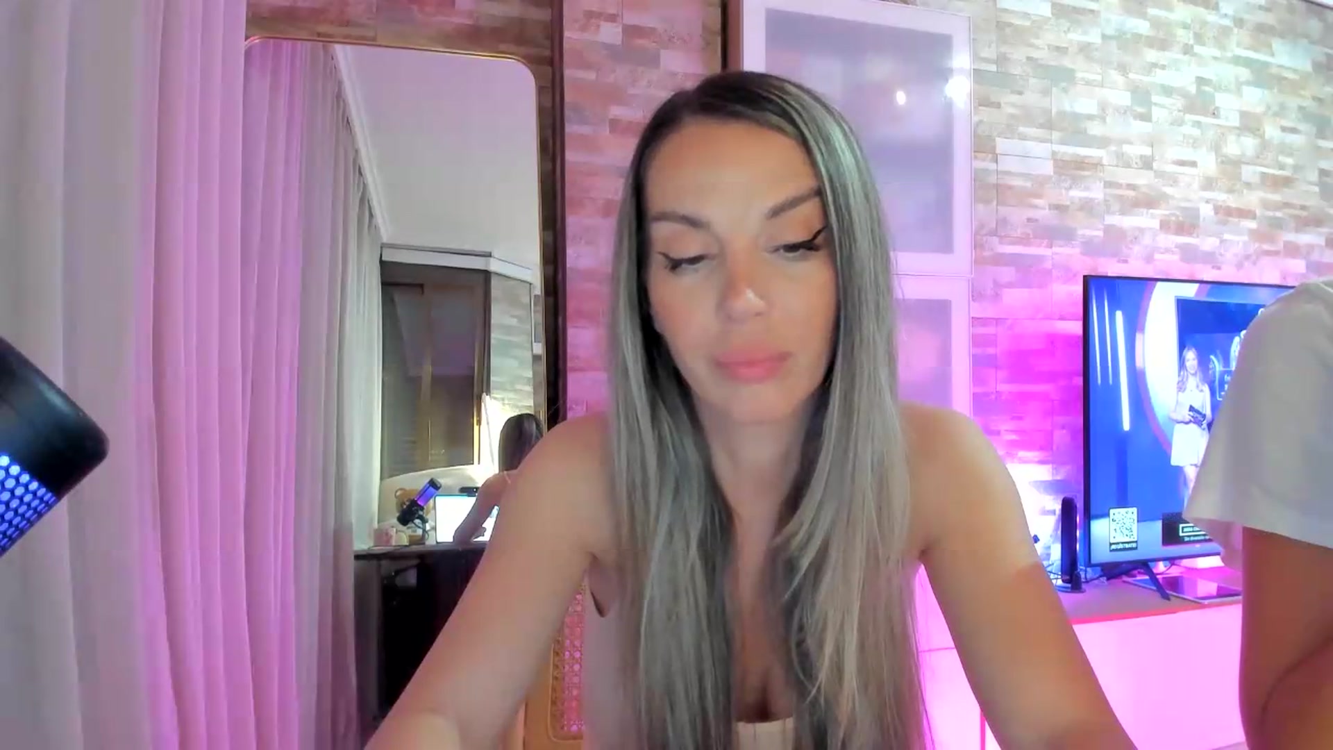 Gallery image thumbnail from Alesia_'s myfreecams stream on, 06/14/2026, 24:20 image 15 of 20