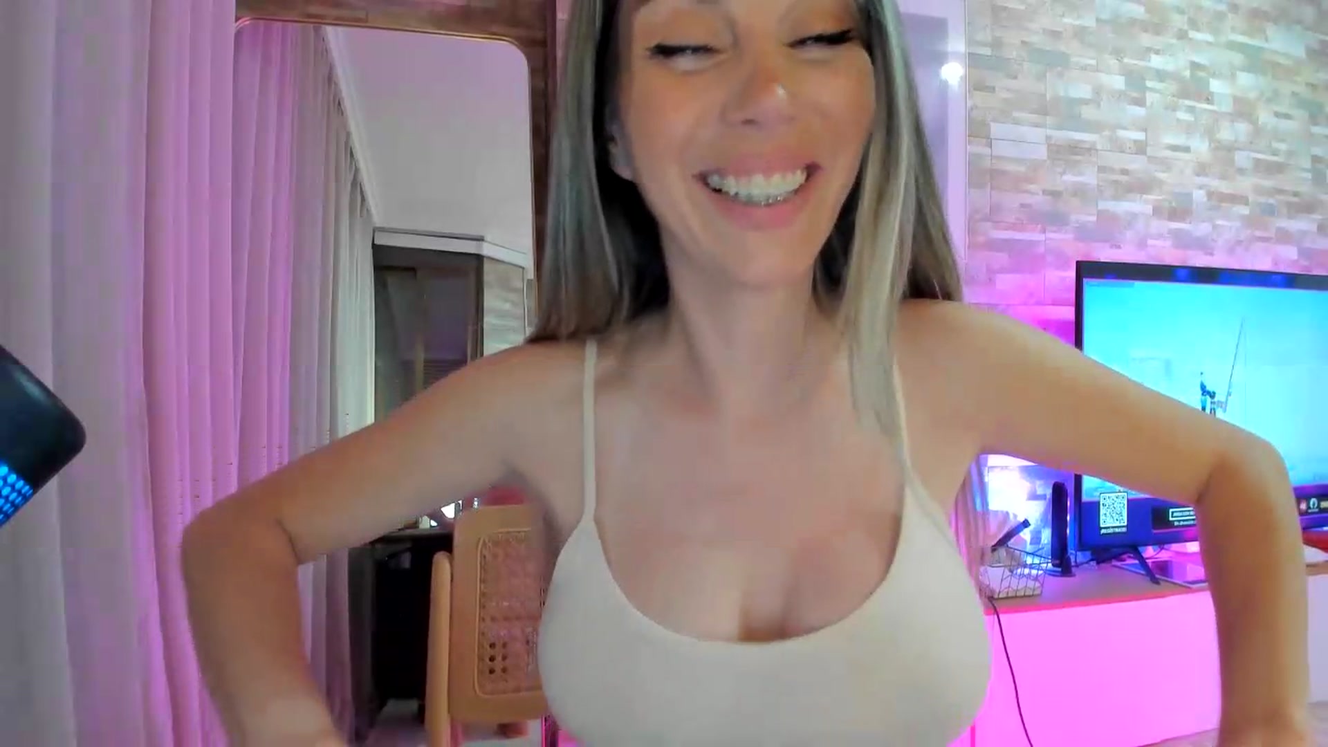 Gallery image thumbnail from Alesia_'s myfreecams stream on, 06/14/2026, 24:38 image 14 of 20