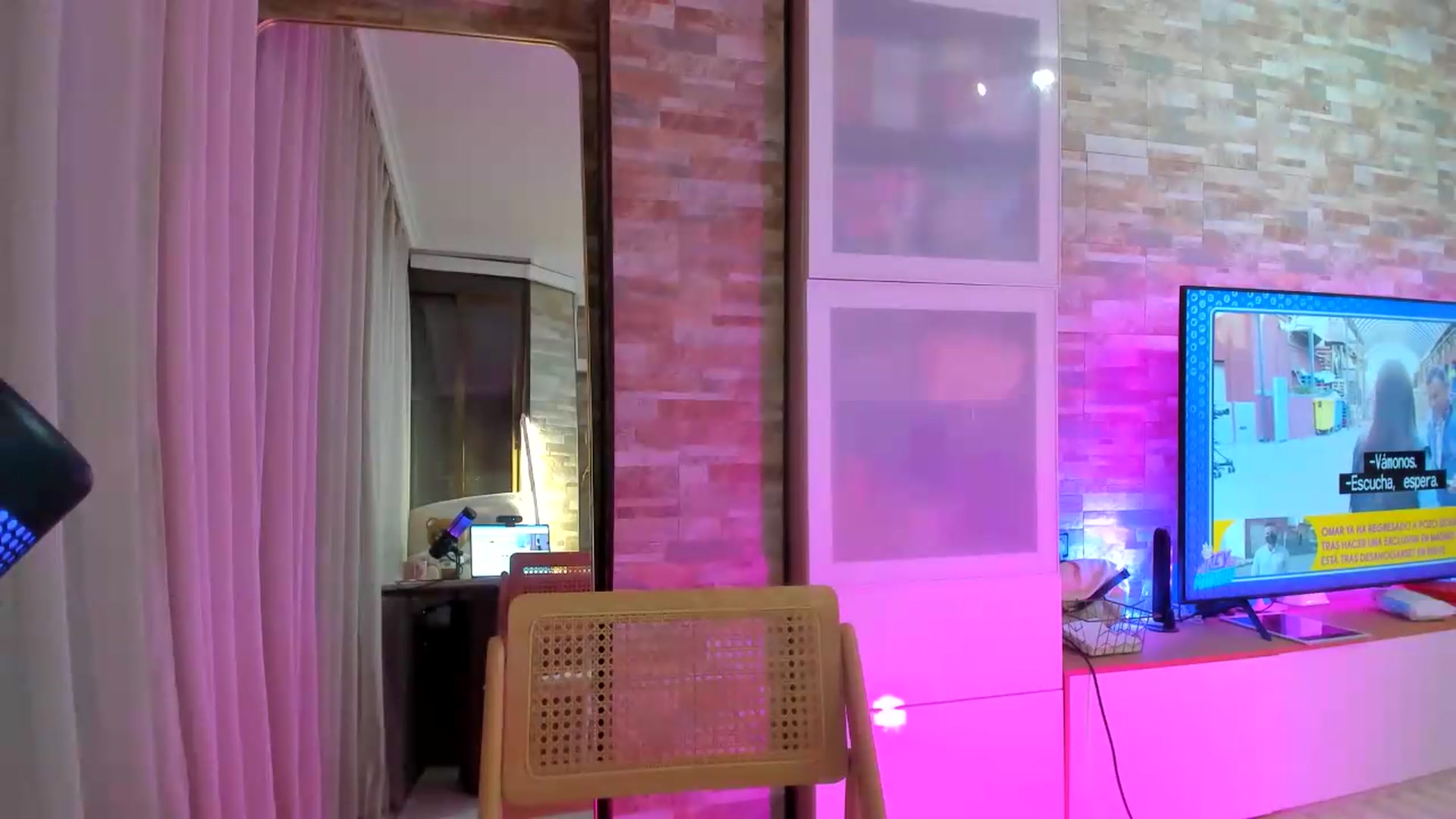 Gallery image thumbnail from Alesia_'s myfreecams stream on, 06/14/2026, 24:38 image 18 of 20