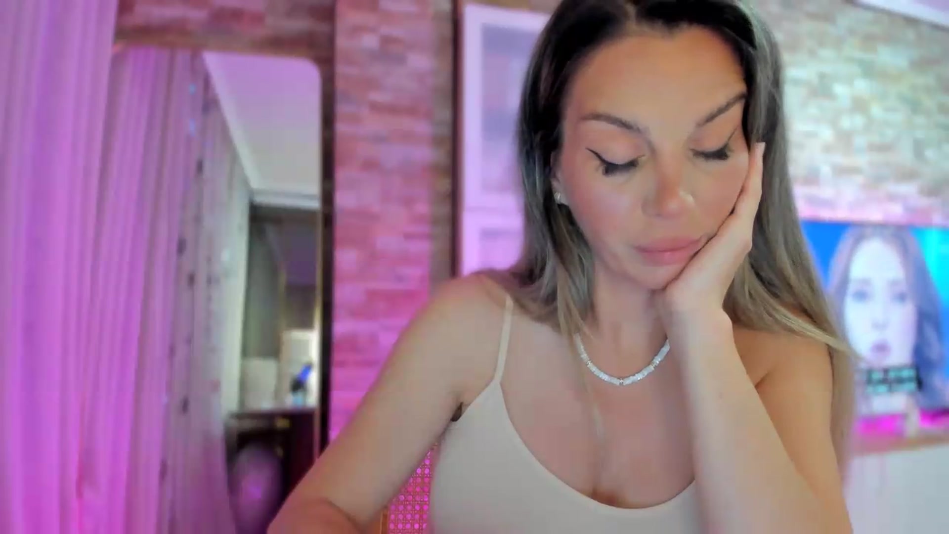 Gallery image thumbnail from Alesia_'s myfreecams stream on, 06/20/2026, 22:19 image 5 of 20