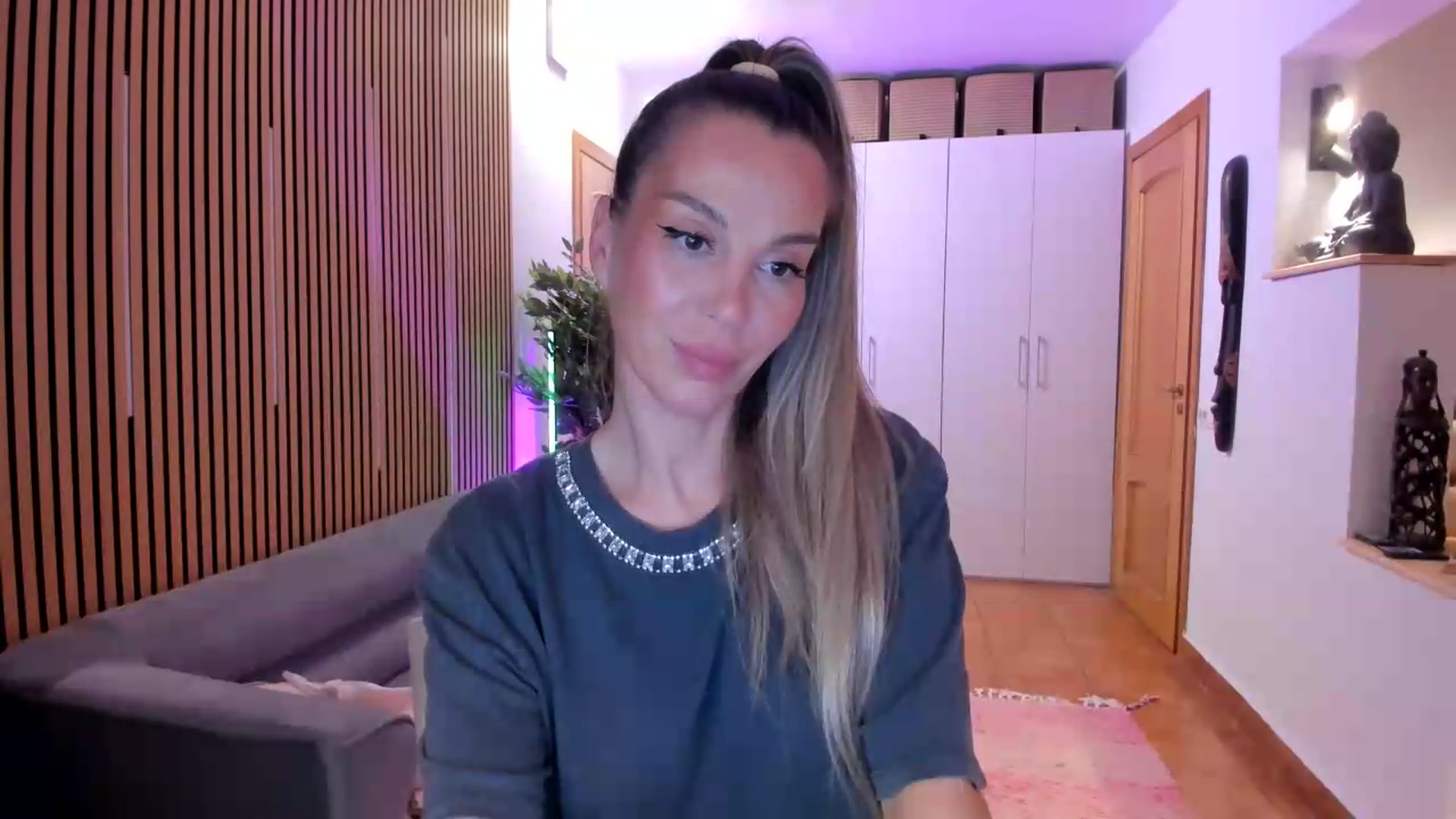 Gallery image thumbnail from Alesia_'s myfreecams stream on, 08/09/2026, 23:36 image 16 of 20