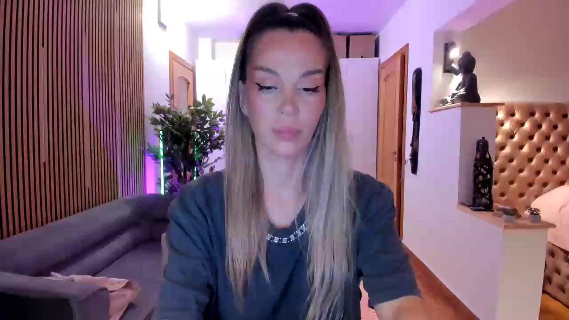 Gallery image thumbnail from Alesia_'s myfreecams stream on, 08/09/2026, 23:36 image 3 of 20