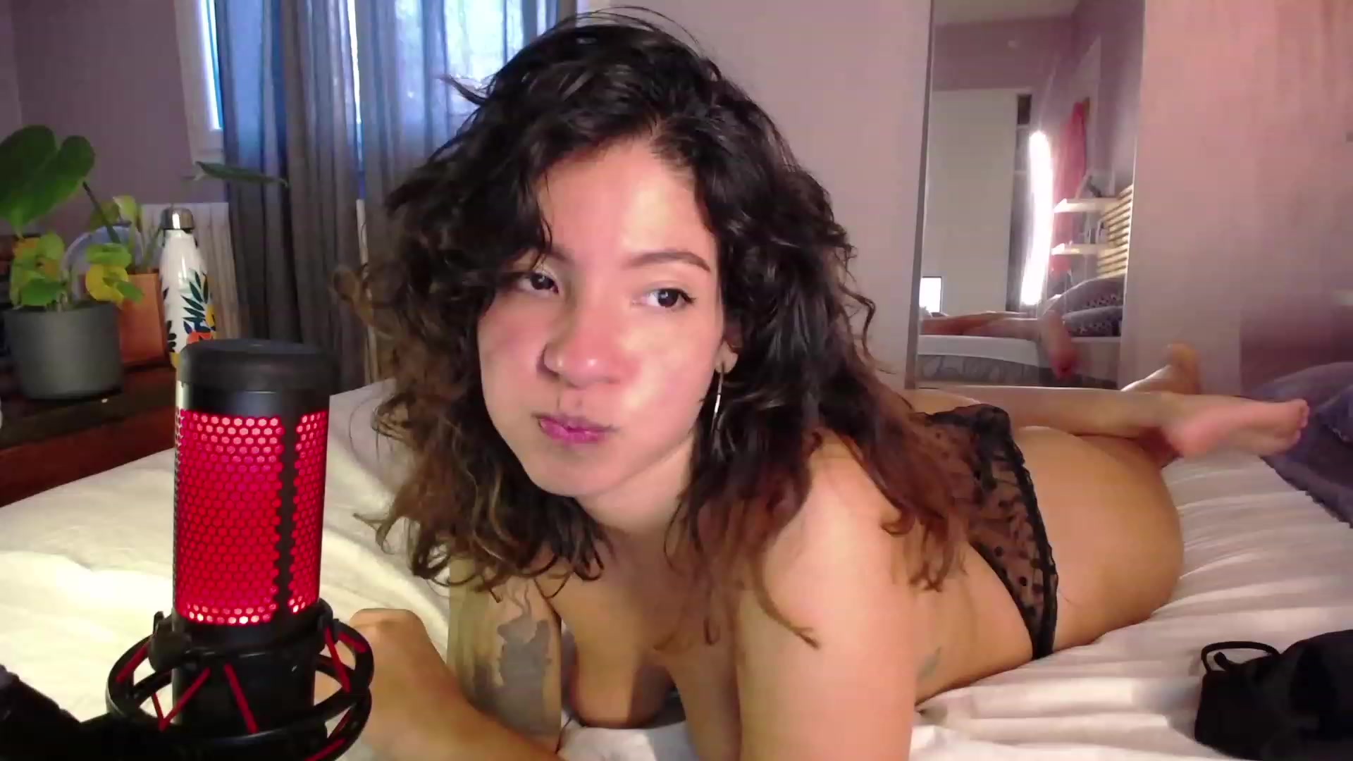 Gallery image thumbnail from Aless_____'s myfreecams stream on, 11/22/2022, 17:16 image 2 of 20