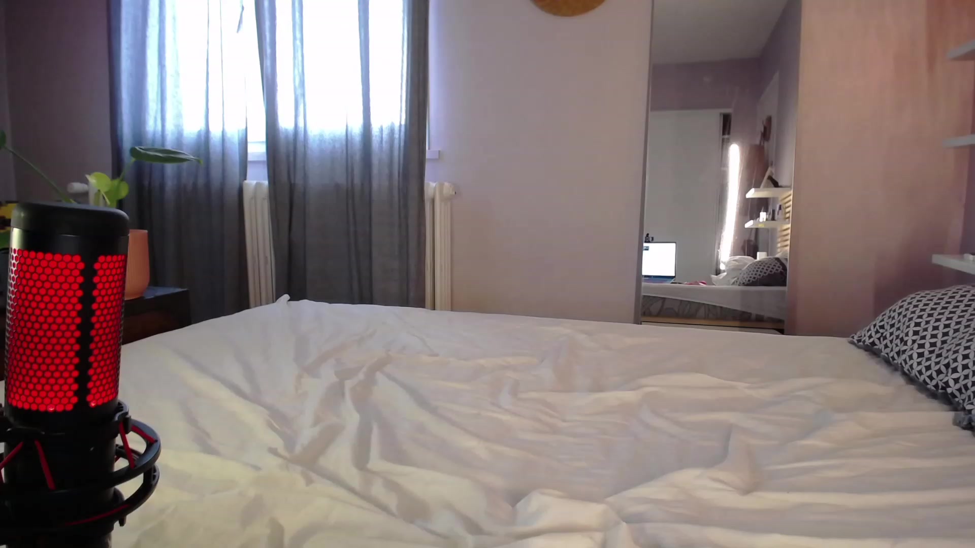 Gallery image thumbnail from Aless_____'s myfreecams stream on, 11/24/2022, 15:22 image 8 of 20