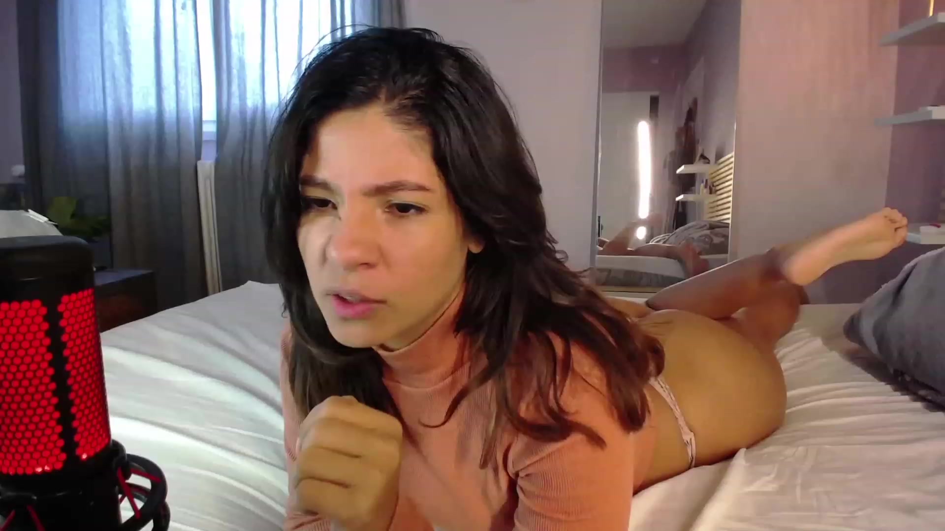 Gallery image thumbnail from Aless_____'s myfreecams stream on, 12/04/2022, 14:03 image 2 of 20