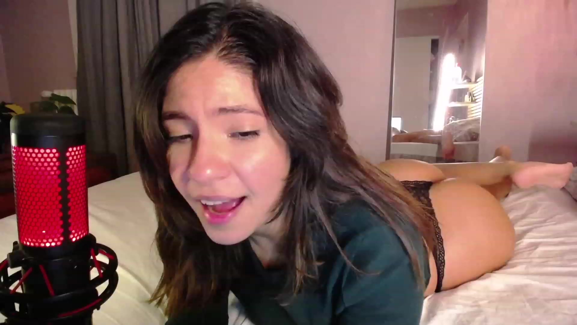 Gallery image thumbnail from Aless_____'s myfreecams stream on, 12/06/2022, 17:20 image 6 of 20