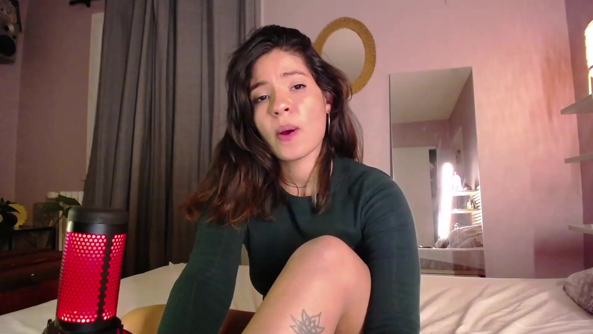 Gallery image thumbnail from Aless_____'s myfreecams stream on, 12/06/2022, 17:20 image 16 of 20