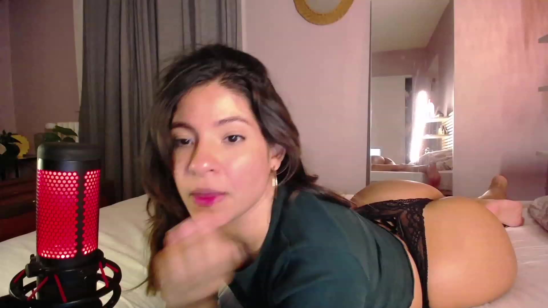 Gallery image thumbnail from Aless_____'s myfreecams stream on, 12/06/2022, 17:20 image 10 of 20
