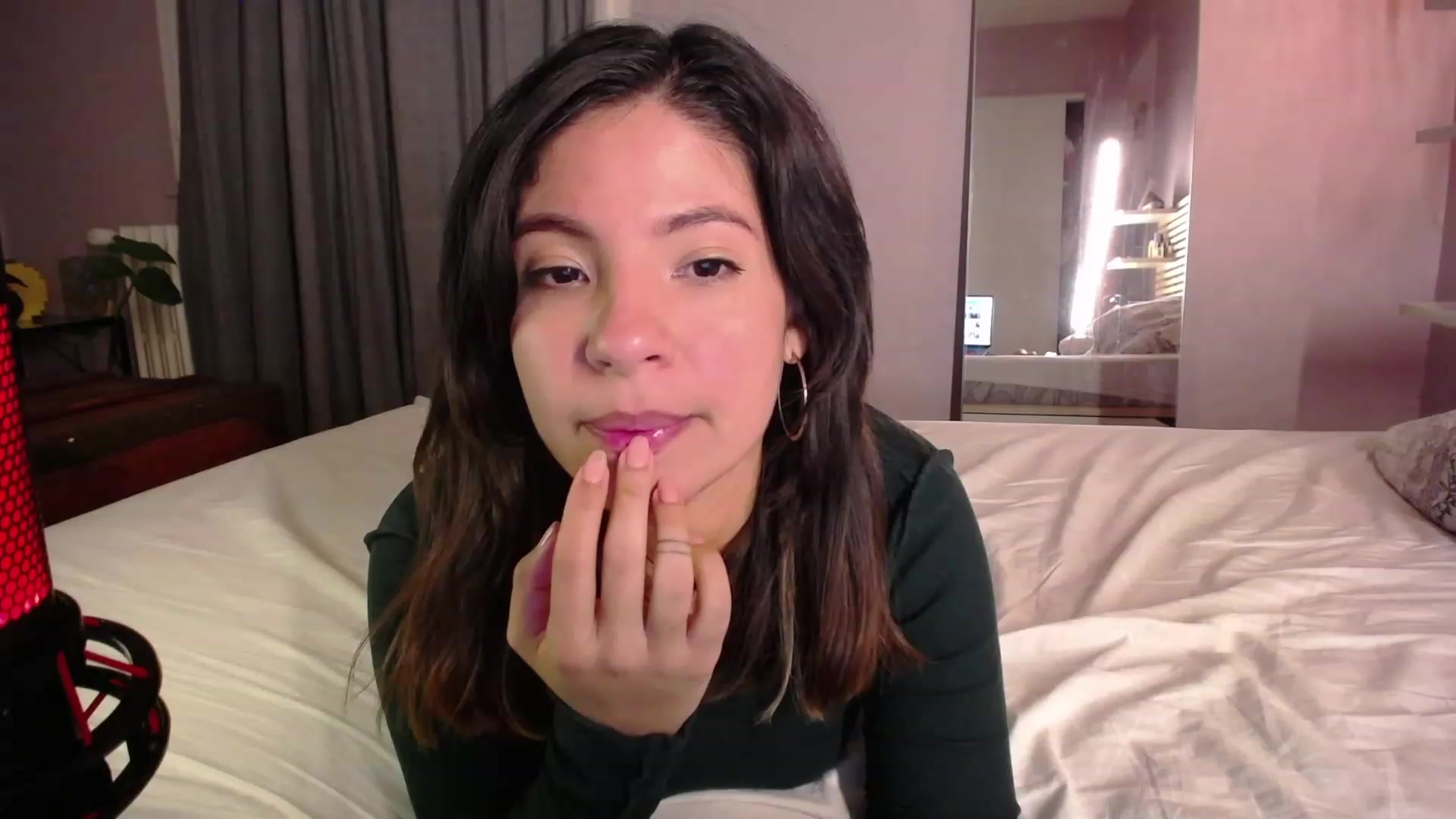 Gallery image thumbnail from Aless_____'s myfreecams stream on, 12/06/2022, 18:27 image 4 of 20
