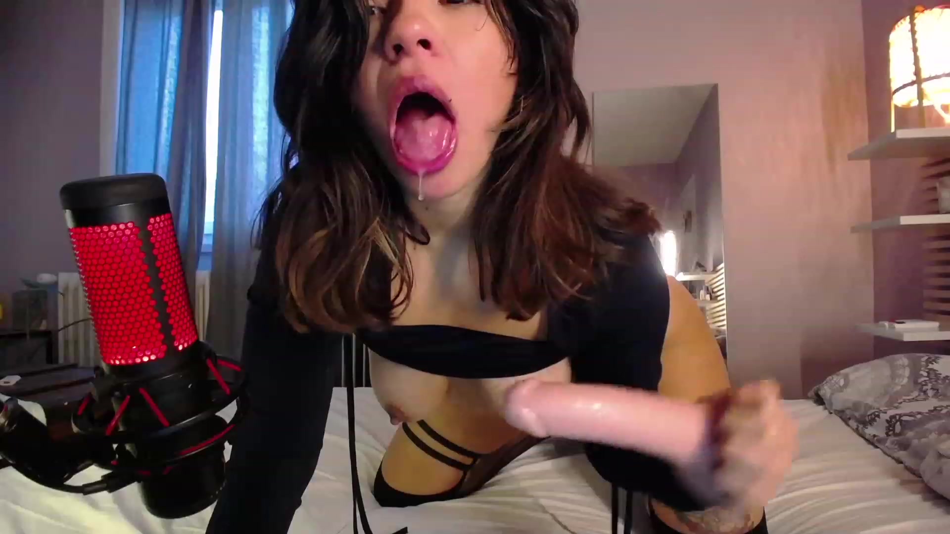 Gallery image thumbnail from Aless_____'s myfreecams stream on, 12/08/2022, 15:10 image 8 of 20