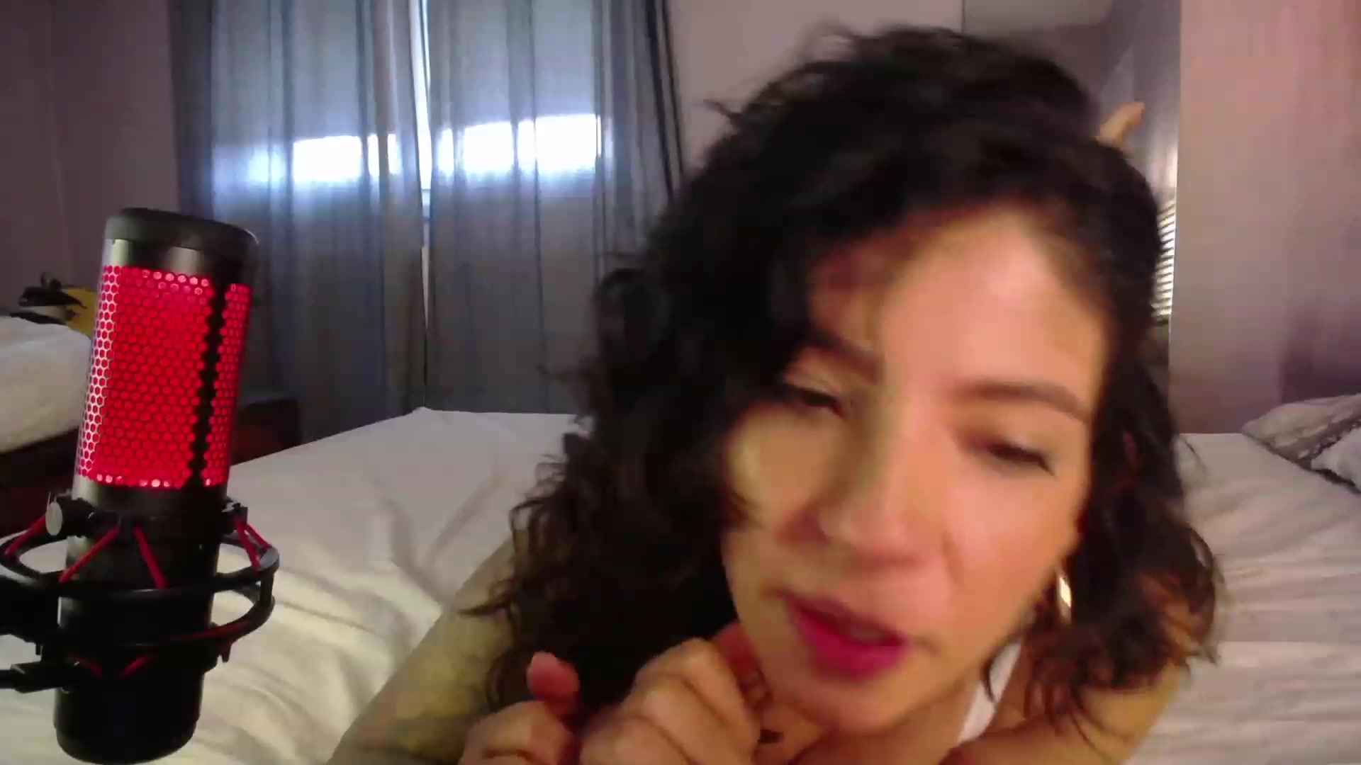 Gallery image thumbnail from Aless_____'s myfreecams stream on, 12/19/2022, 15:51 image 11 of 20