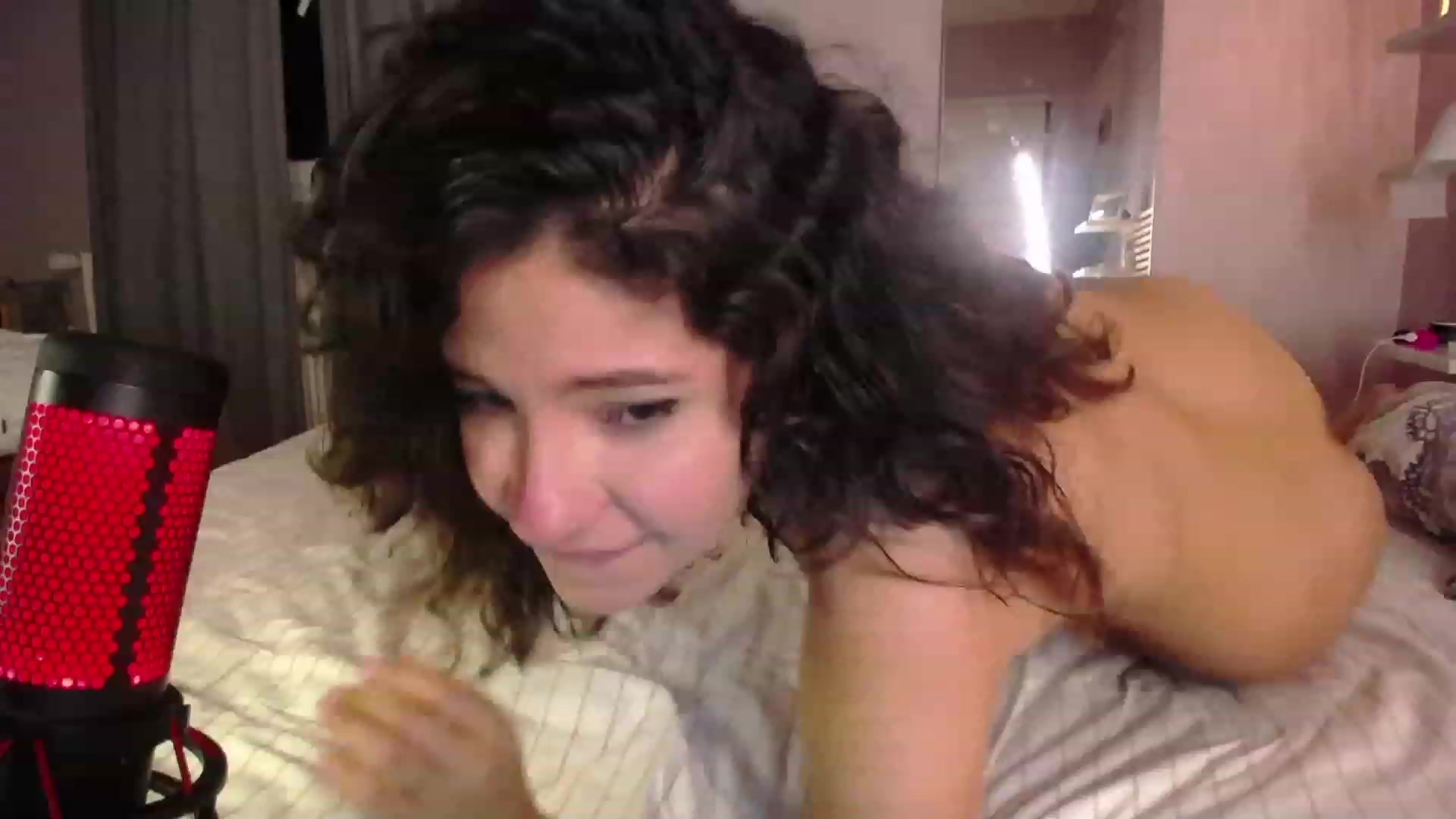 Gallery image thumbnail from Aless_____'s myfreecams stream on, 12/23/2022, 17:32 image 7 of 20