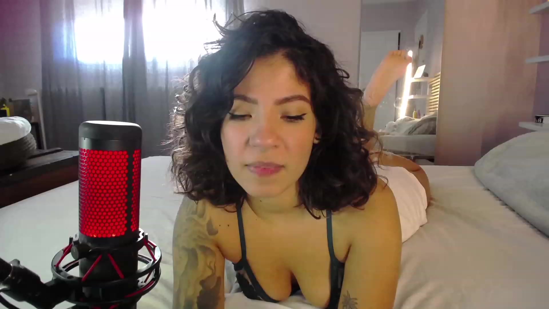 Gallery image thumbnail from Aless_____'s myfreecams stream on, 01/03/2023, 14:50 image 4 of 20